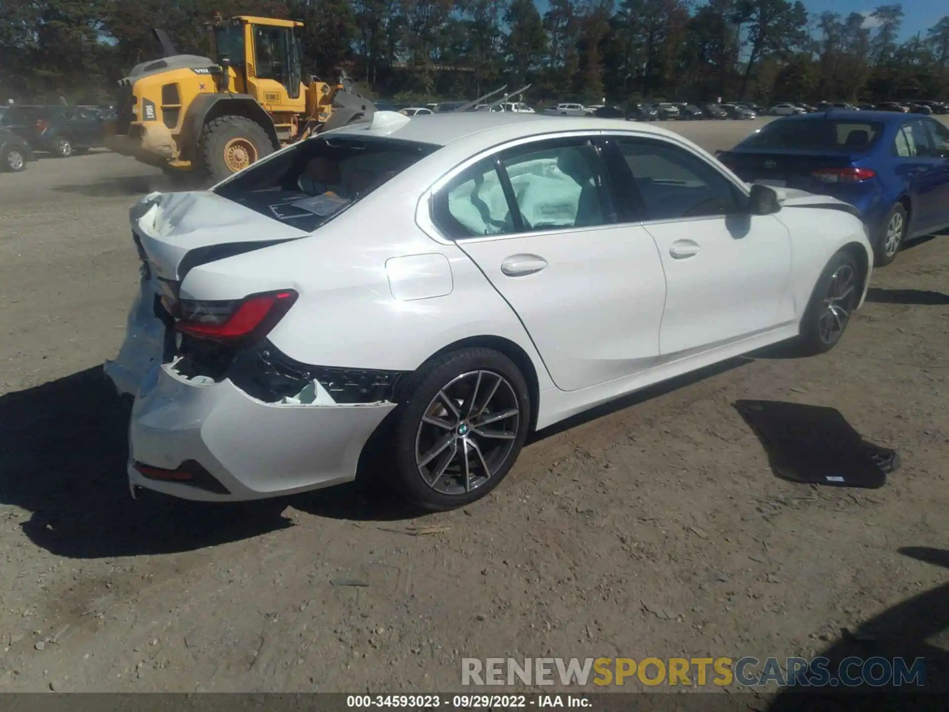 4 Photograph of a damaged car 3MW5R7J09L8B34483 BMW 3 SERIES 2020