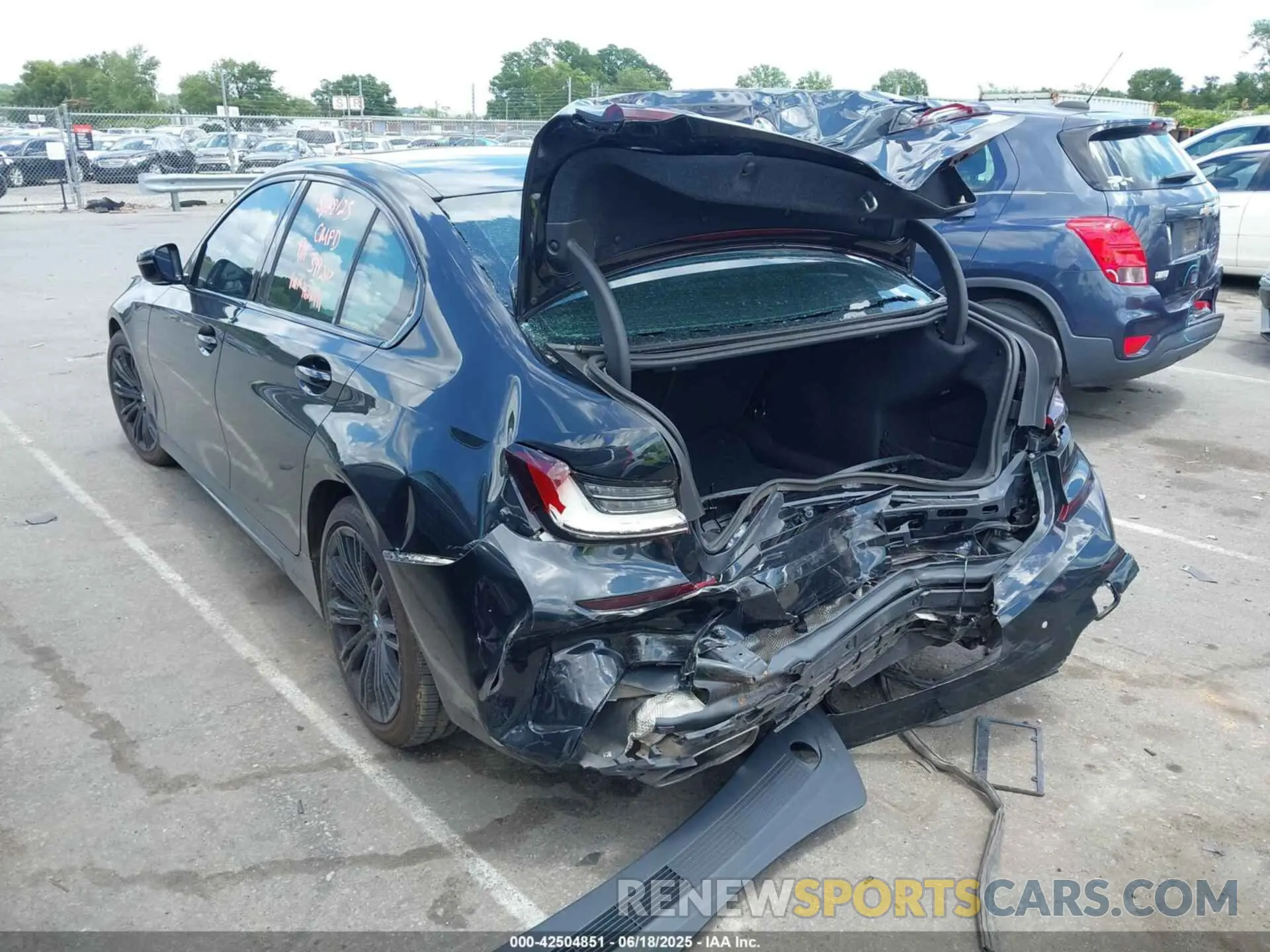 3 Photograph of a damaged car WBA5U7C06LFH27191 BMW 3 SERIES 2020