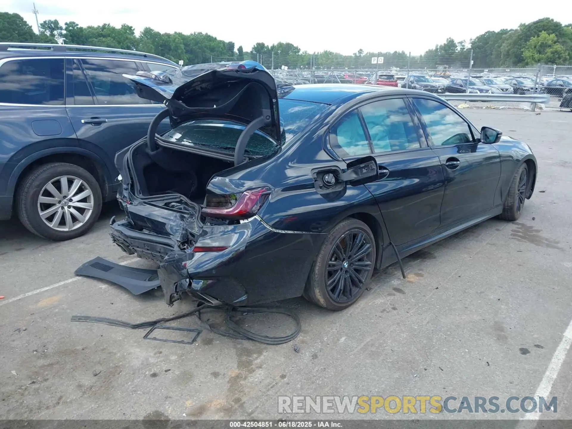 4 Photograph of a damaged car WBA5U7C06LFH27191 BMW 3 SERIES 2020