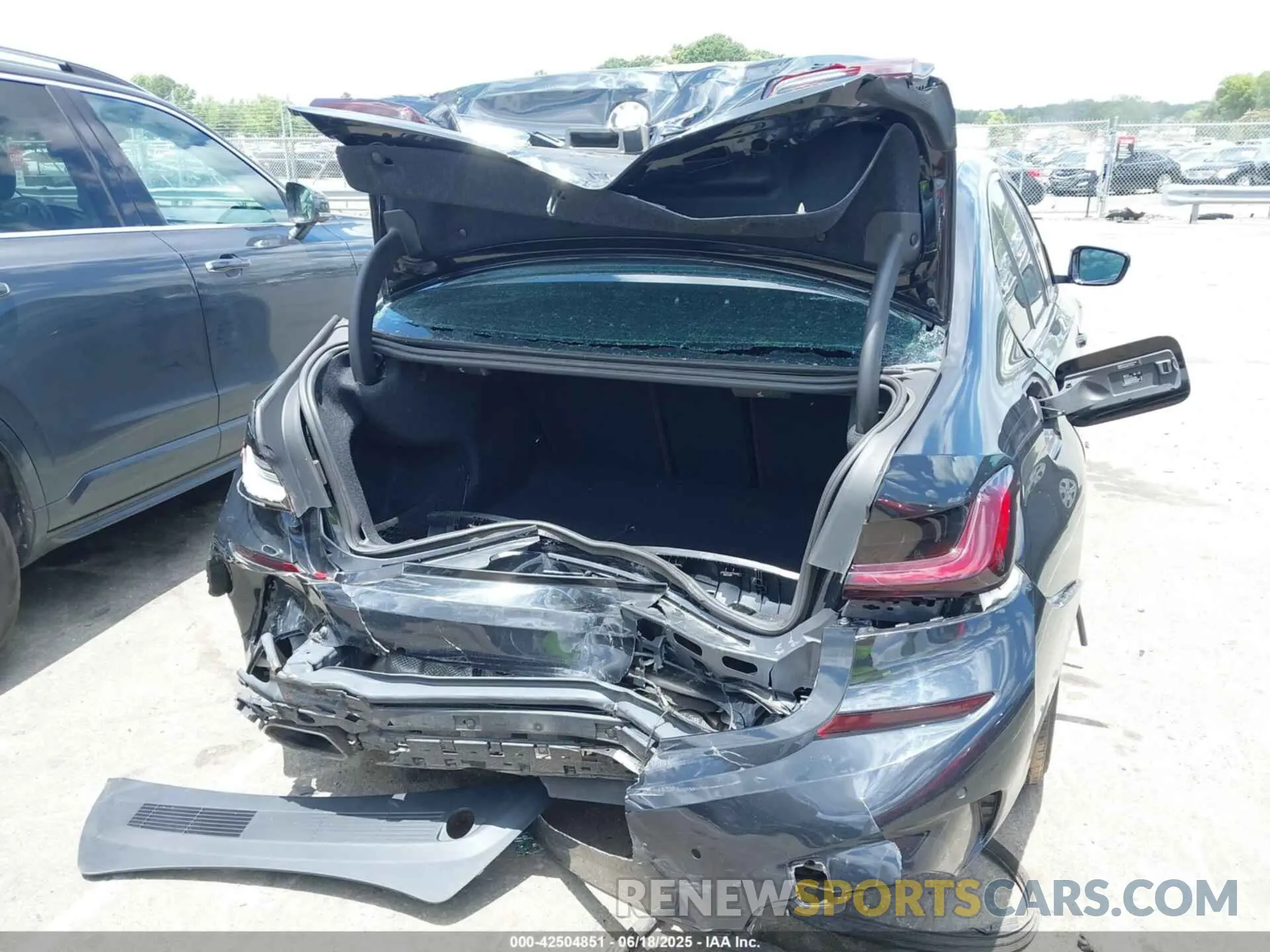 6 Photograph of a damaged car WBA5U7C06LFH27191 BMW 3 SERIES 2020