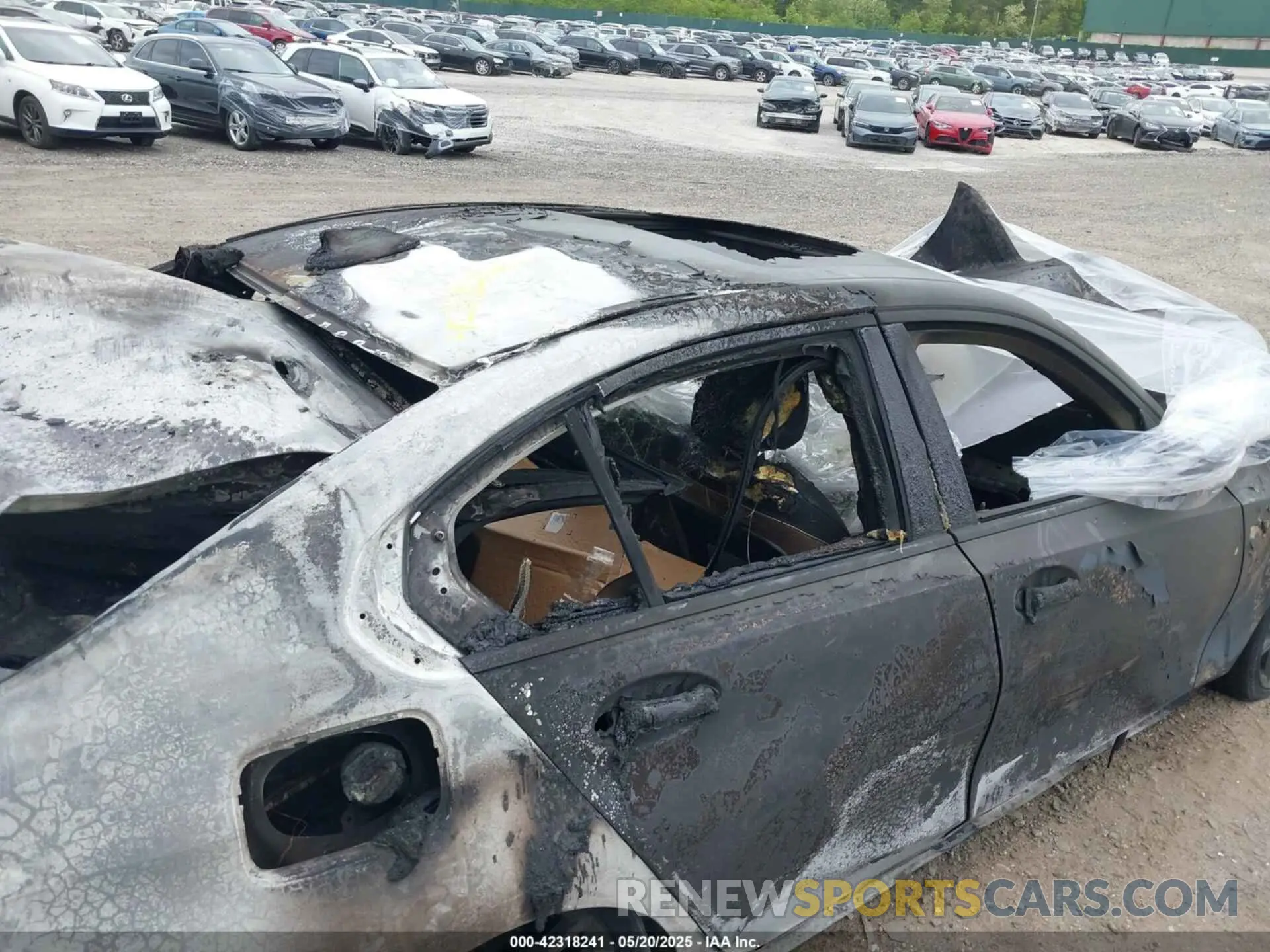 11 Photograph of a damaged car WBA5U9C06LFJ43561 BMW 3 SERIES 2020