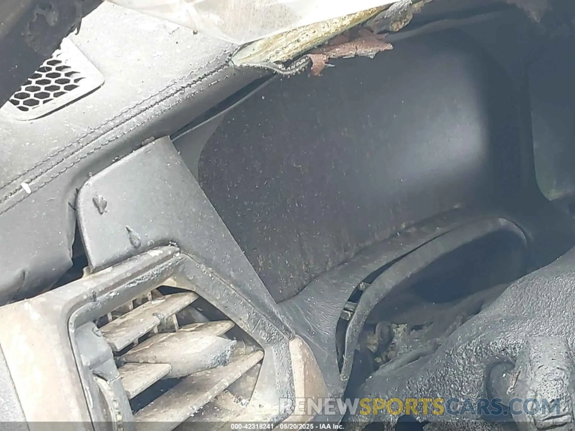 15 Photograph of a damaged car WBA5U9C06LFJ43561 BMW 3 SERIES 2020