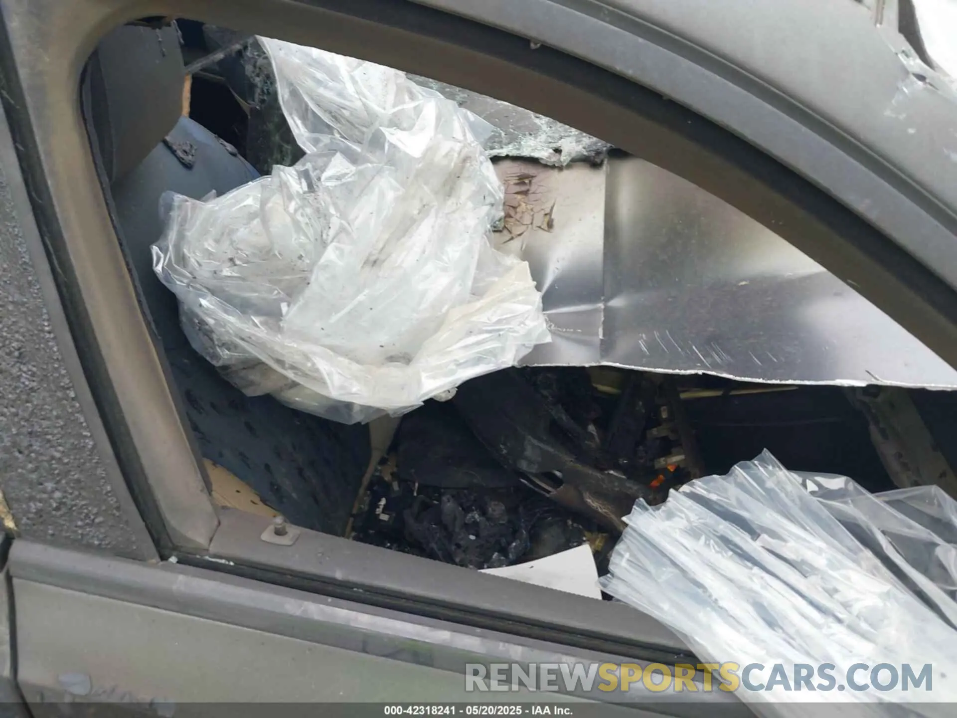 5 Photograph of a damaged car WBA5U9C06LFJ43561 BMW 3 SERIES 2020