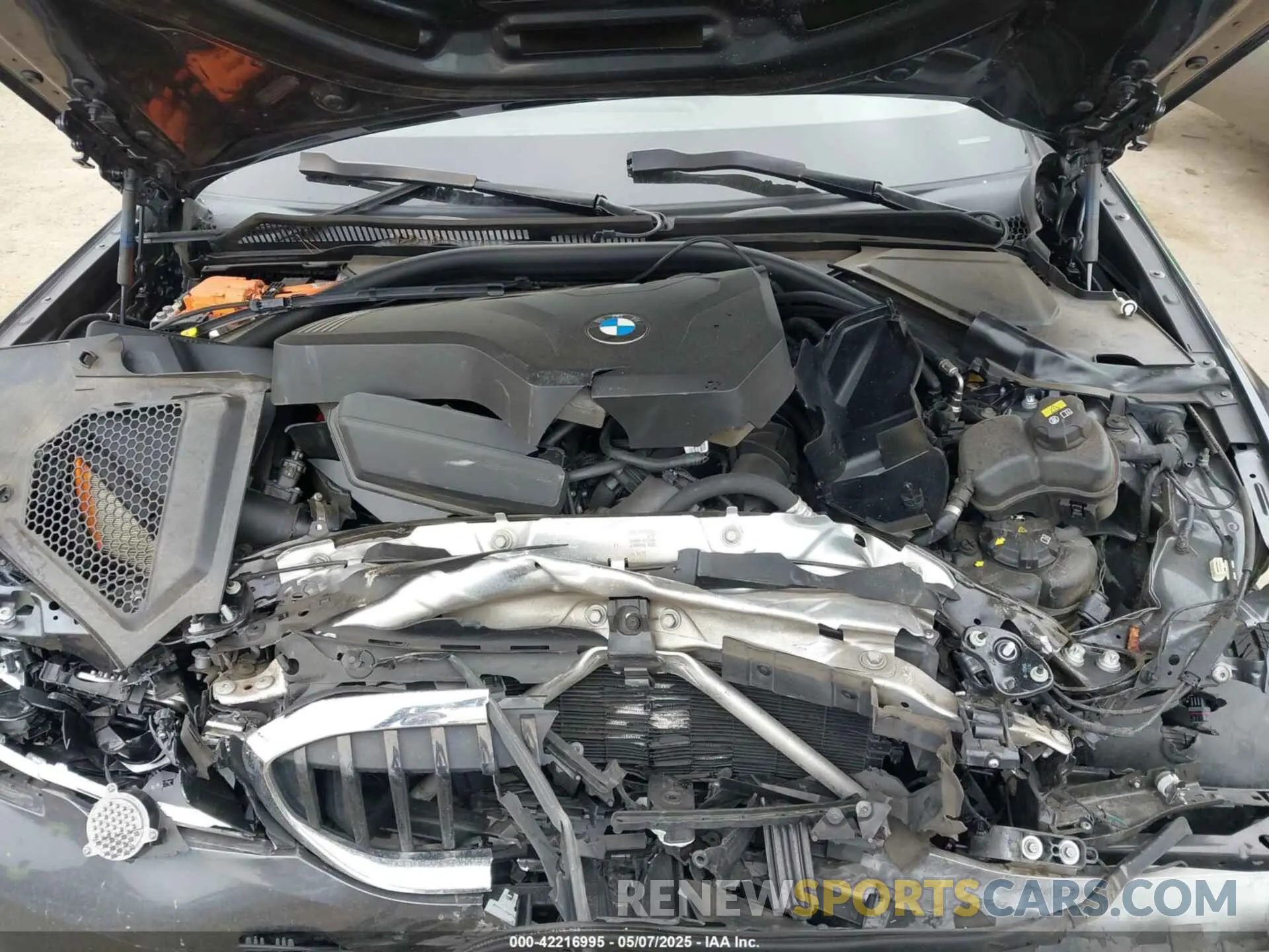 10 Photograph of a damaged car 3MW5P7J00M8C11359 BMW 3 SERIES 2021