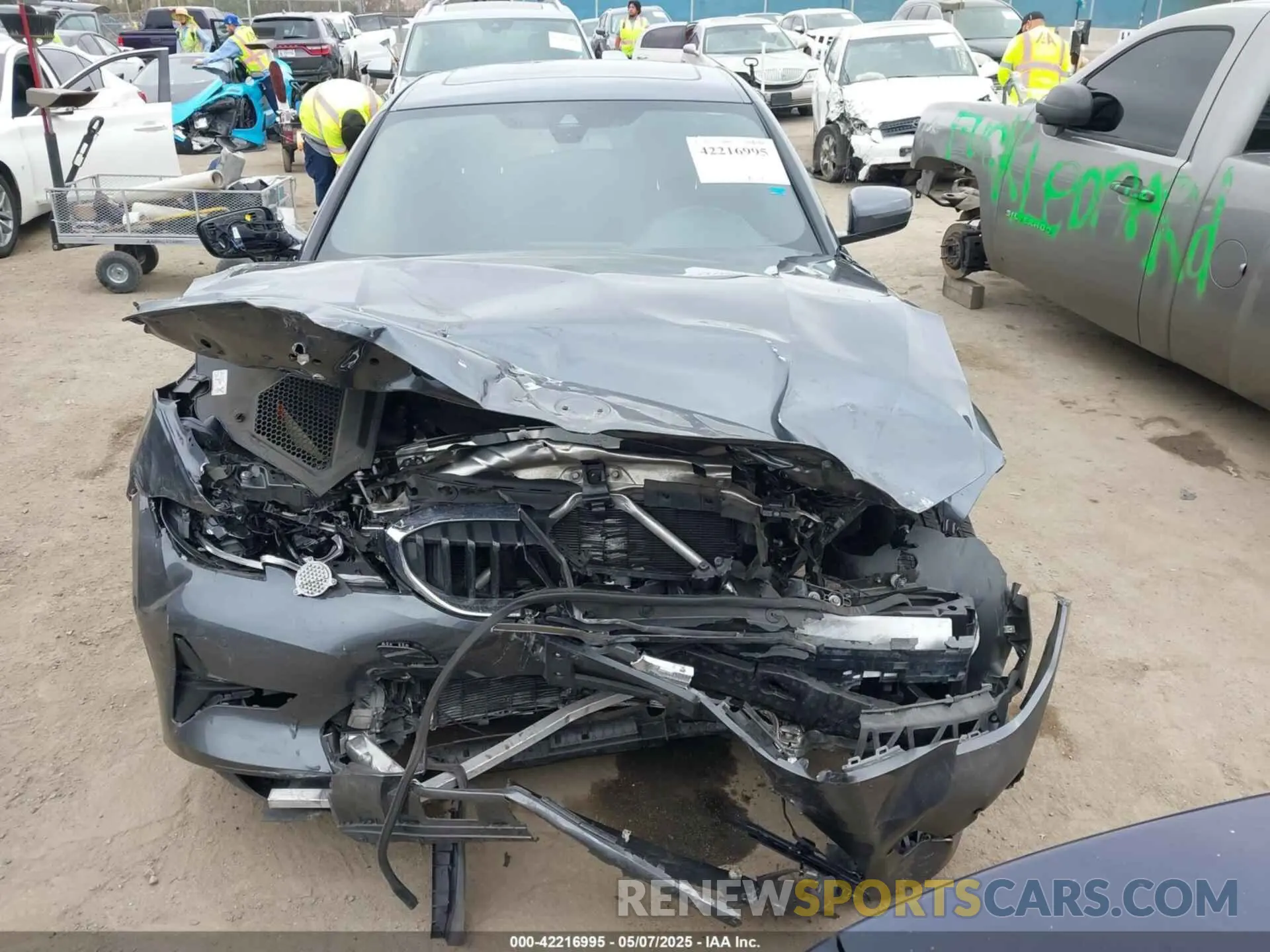 11 Photograph of a damaged car 3MW5P7J00M8C11359 BMW 3 SERIES 2021