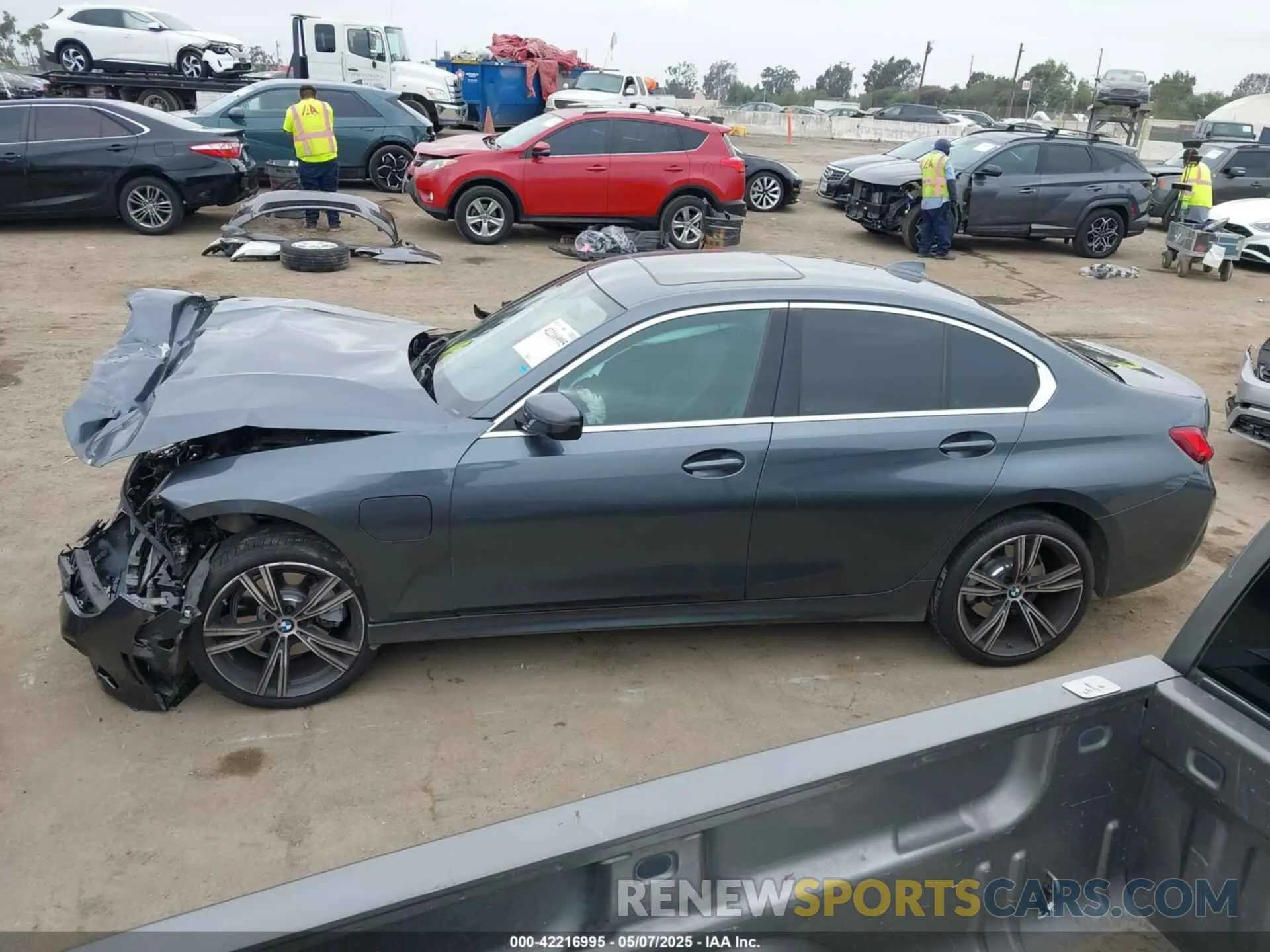 13 Photograph of a damaged car 3MW5P7J00M8C11359 BMW 3 SERIES 2021