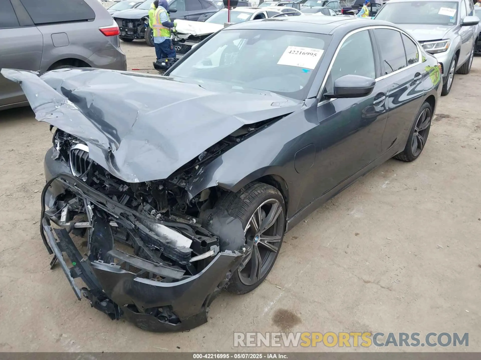 2 Photograph of a damaged car 3MW5P7J00M8C11359 BMW 3 SERIES 2021
