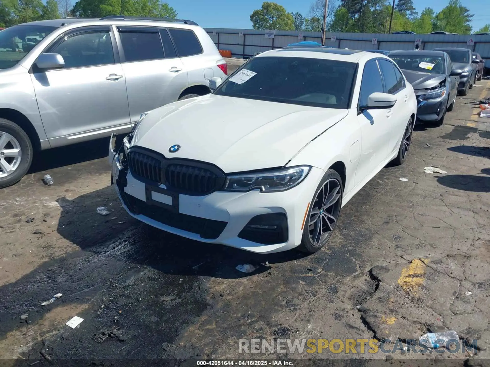 2 Photograph of a damaged car 3MW5P7J02M8B67834 BMW 3 SERIES 2021