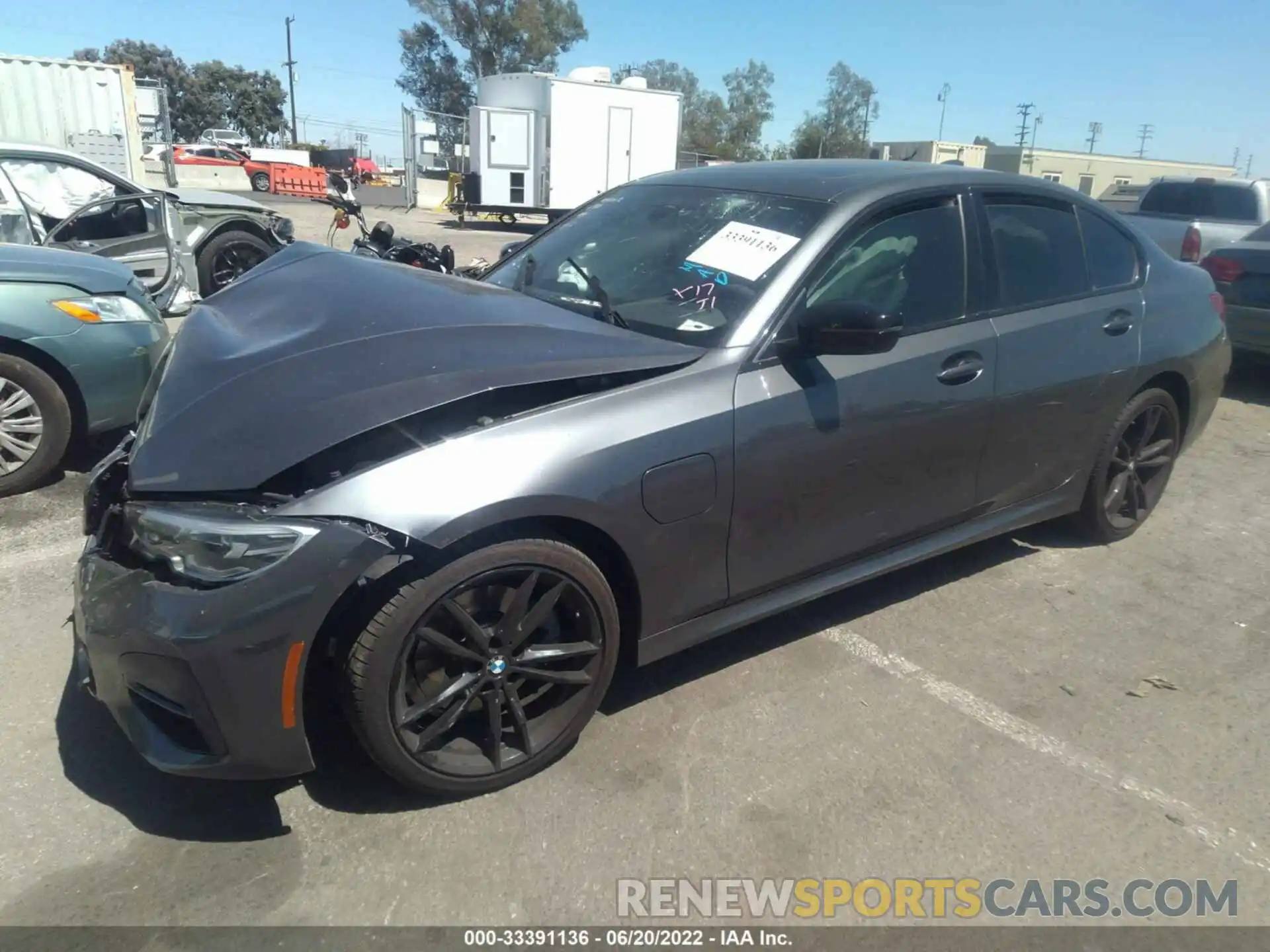 2 Photograph of a damaged car 3MW5P7J02M8B71477 BMW 3 SERIES 2021