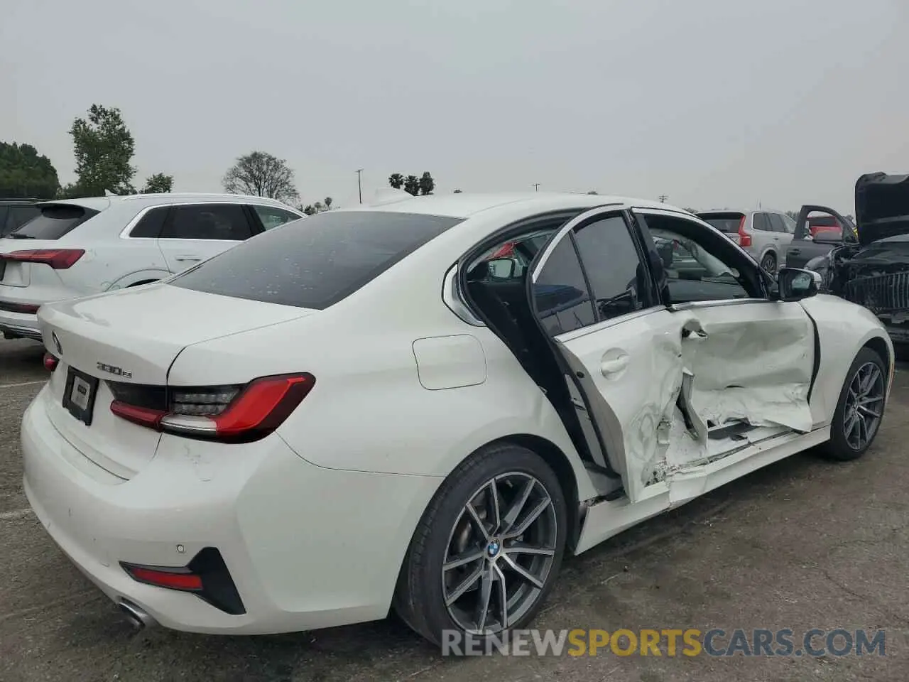 3 Photograph of a damaged car 3MW5P7J02M8B86870 BMW 3 SERIES 2021