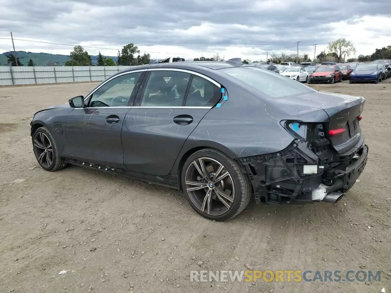 2 Photograph of a damaged car 3MW5P7J02M8B94208 BMW 3 SERIES 2021