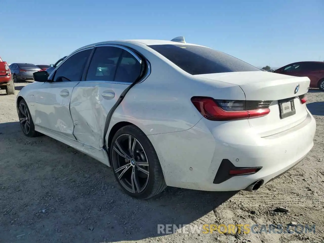 2 Photograph of a damaged car 3MW5P7J06M8B65410 BMW 3 SERIES 2021