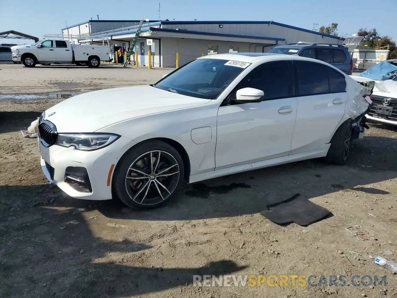 1 Photograph of a damaged car 3MW5P7J07M8B62645 BMW 3 SERIES 2021