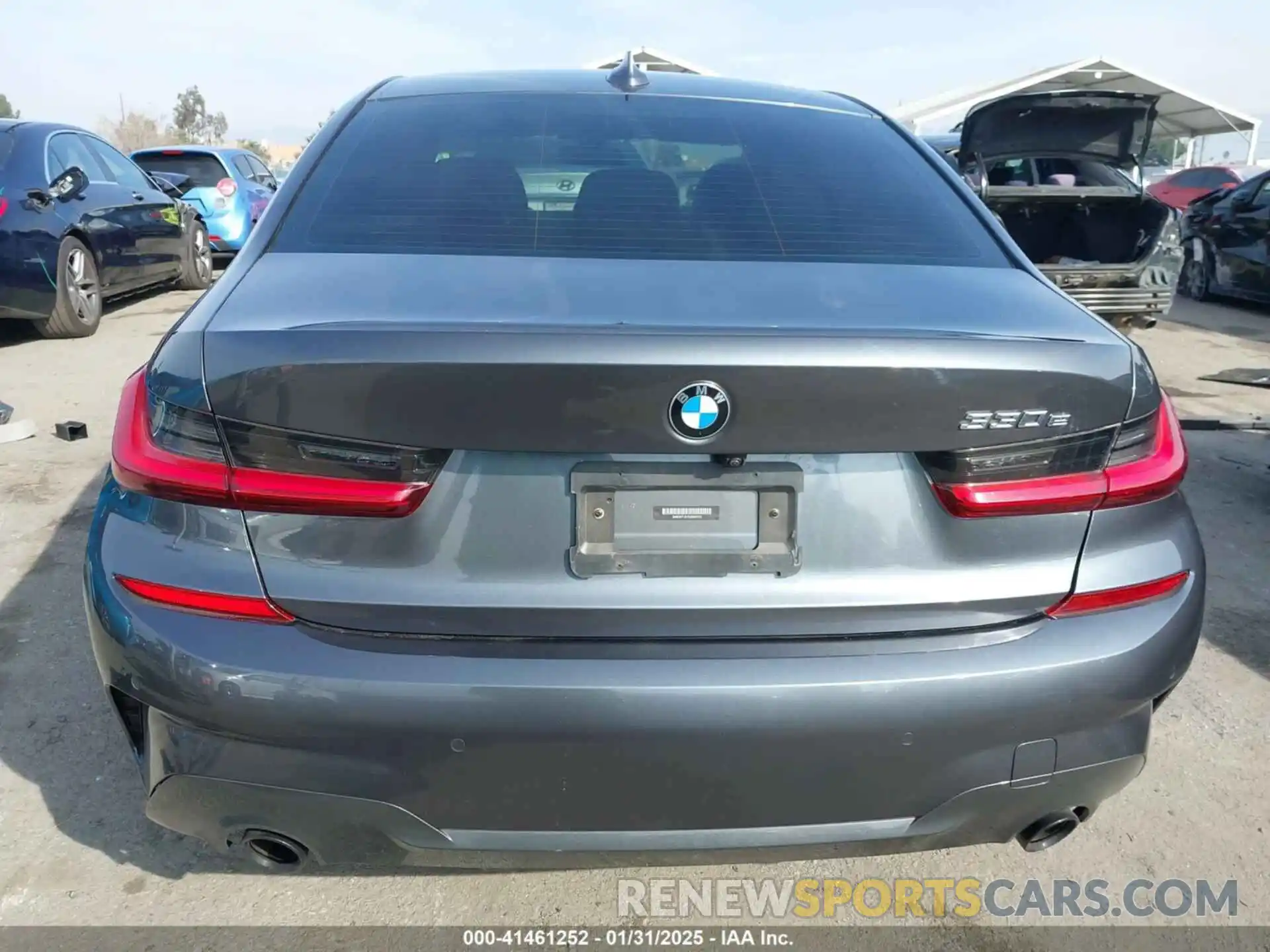 16 Photograph of a damaged car 3MW5P7J07M8B84127 BMW 3 SERIES 2021