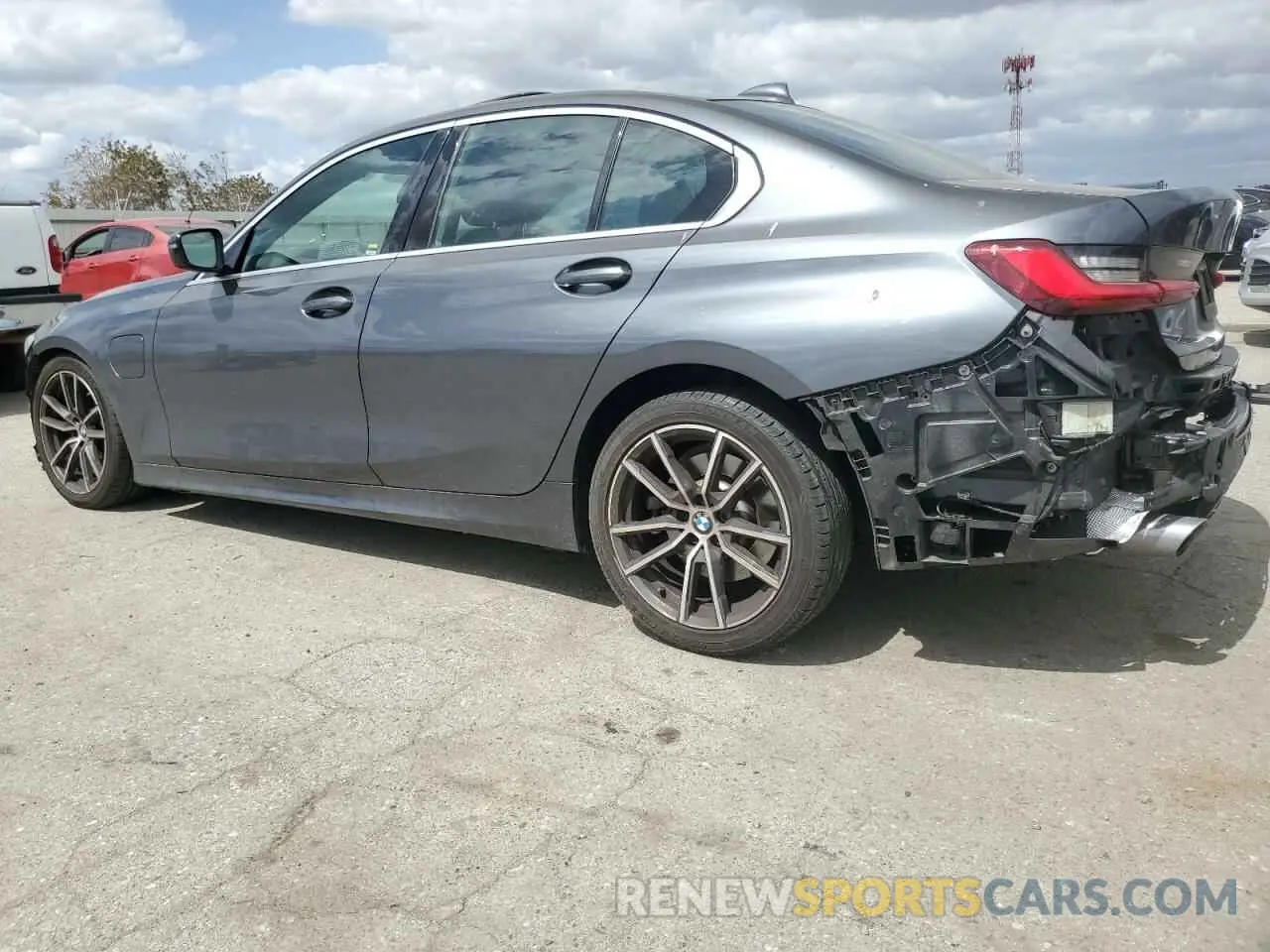 2 Photograph of a damaged car 3MW5P7J07M8B90476 BMW 3 SERIES 2021