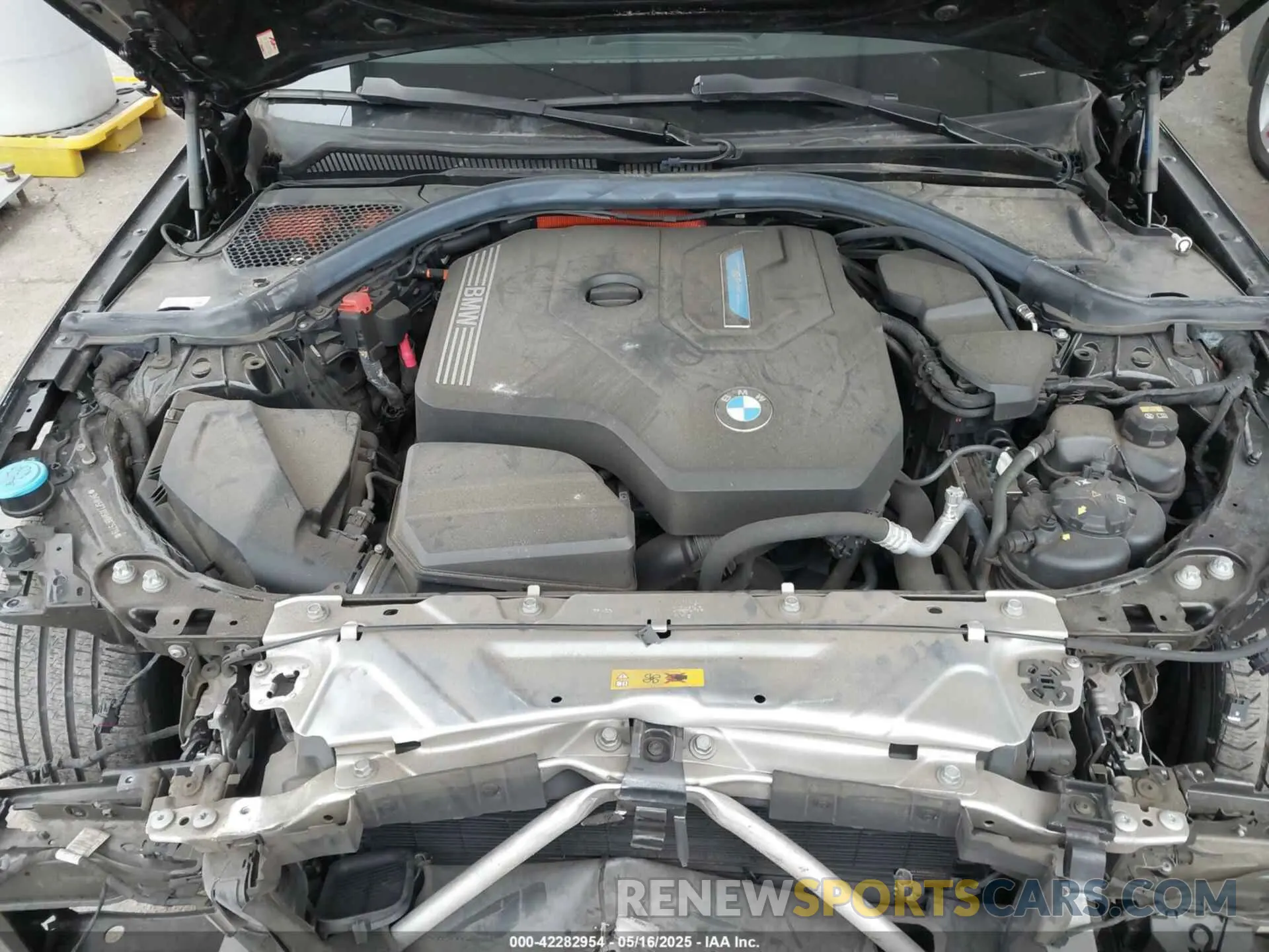 10 Photograph of a damaged car 3MW5P7J09M8B75719 BMW 3 SERIES 2021