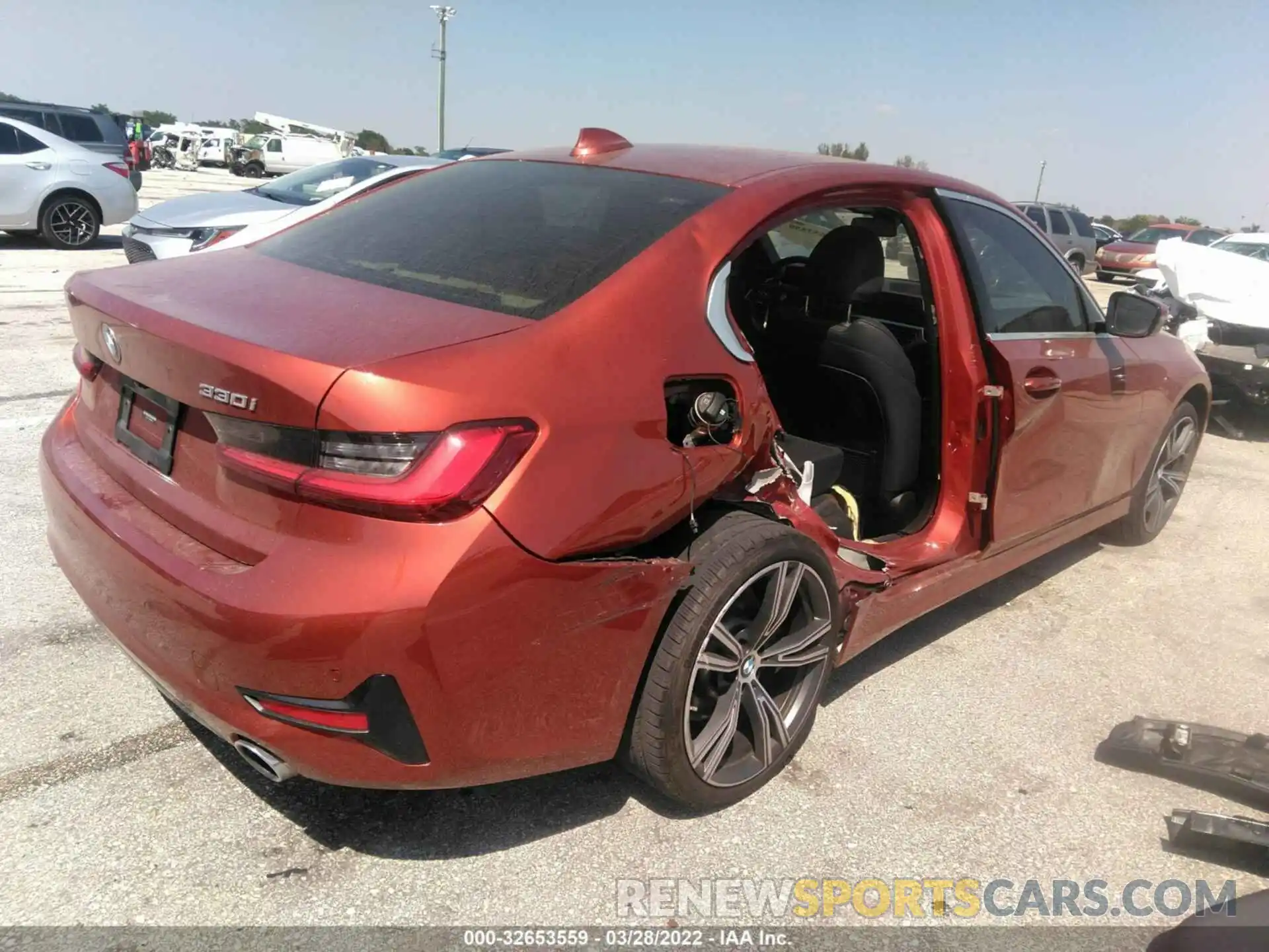 4 Photograph of a damaged car 3MW5R1J02M8B68070 BMW 3 SERIES 2021