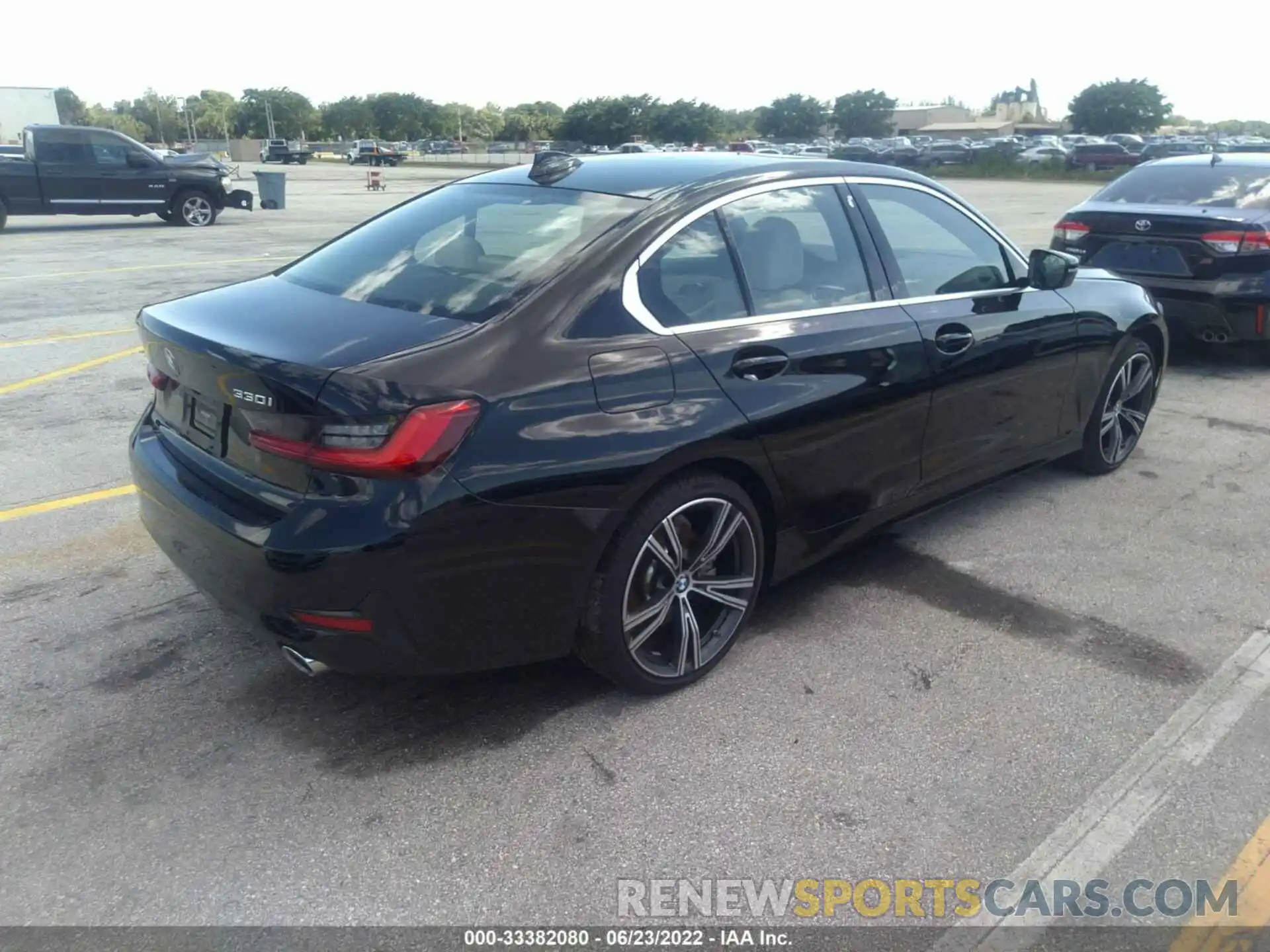 4 Photograph of a damaged car 3MW5R1J02M8B88366 BMW 3 SERIES 2021