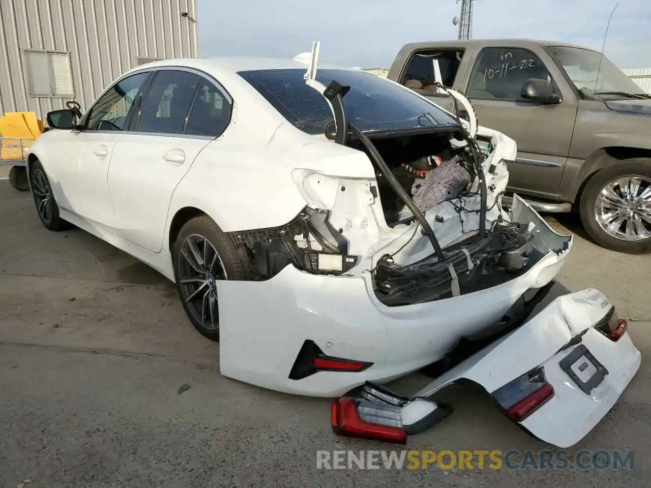 3 Photograph of a damaged car 3MW5R1J02M8C17350 BMW 3 SERIES 2021