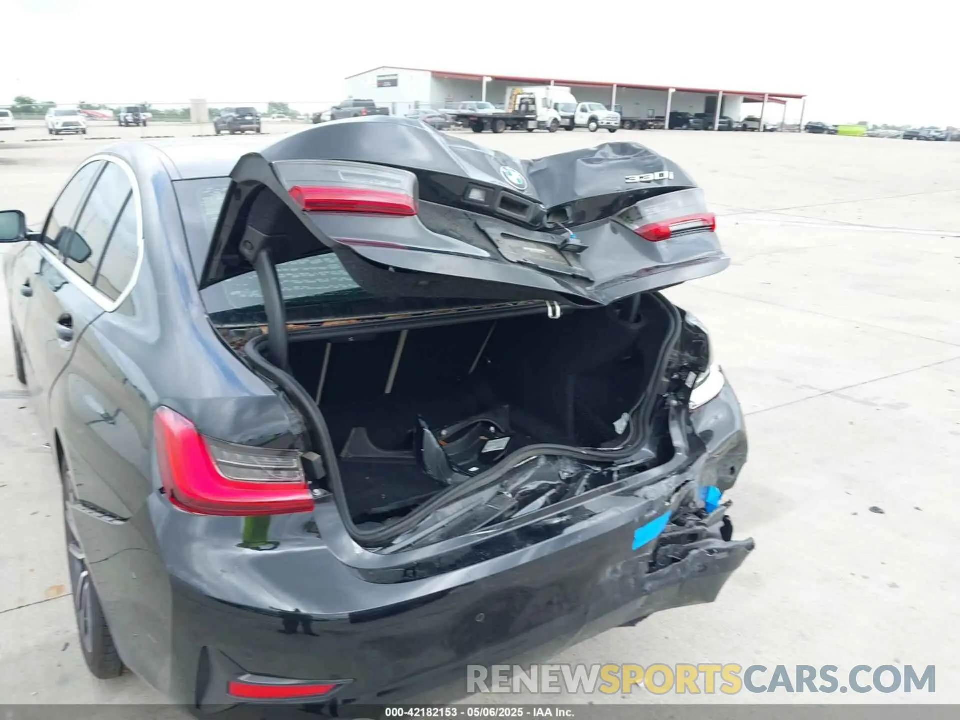 12 Photograph of a damaged car 3MW5R1J03M8B50533 BMW 3 SERIES 2021