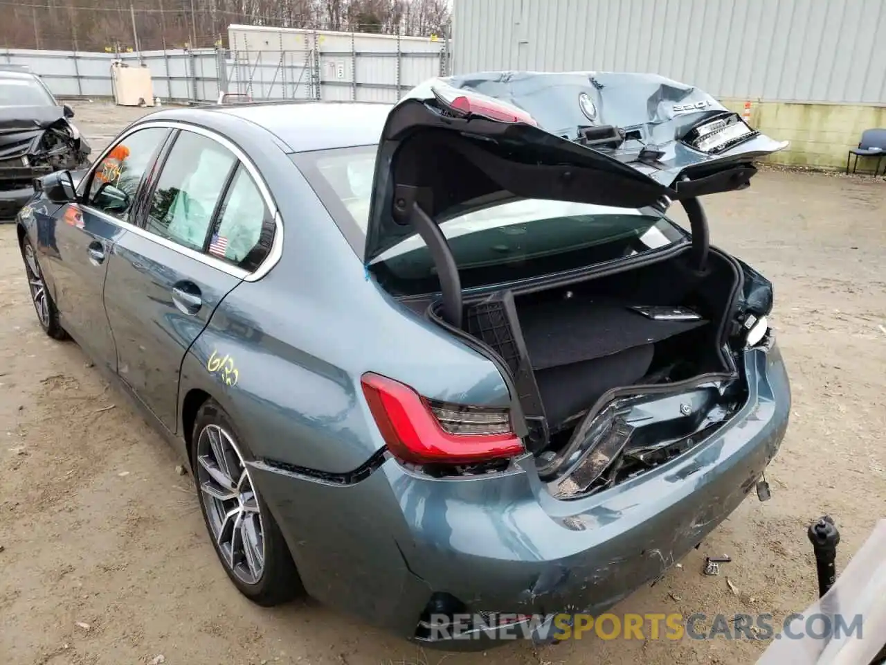 3 Photograph of a damaged car 3MW5R1J03M8B66943 BMW 3 SERIES 2021