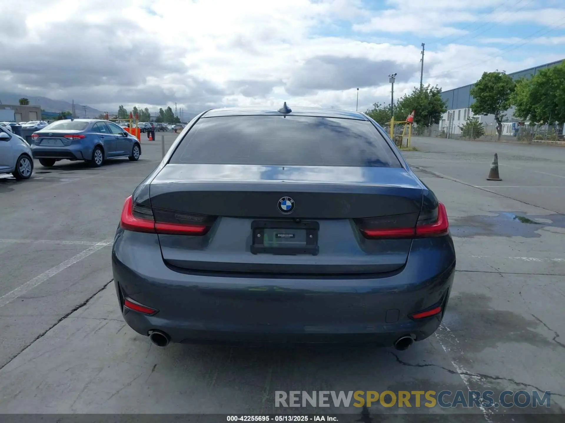 16 Photograph of a damaged car 3MW5R1J03M8B78350 BMW 3 SERIES 2021