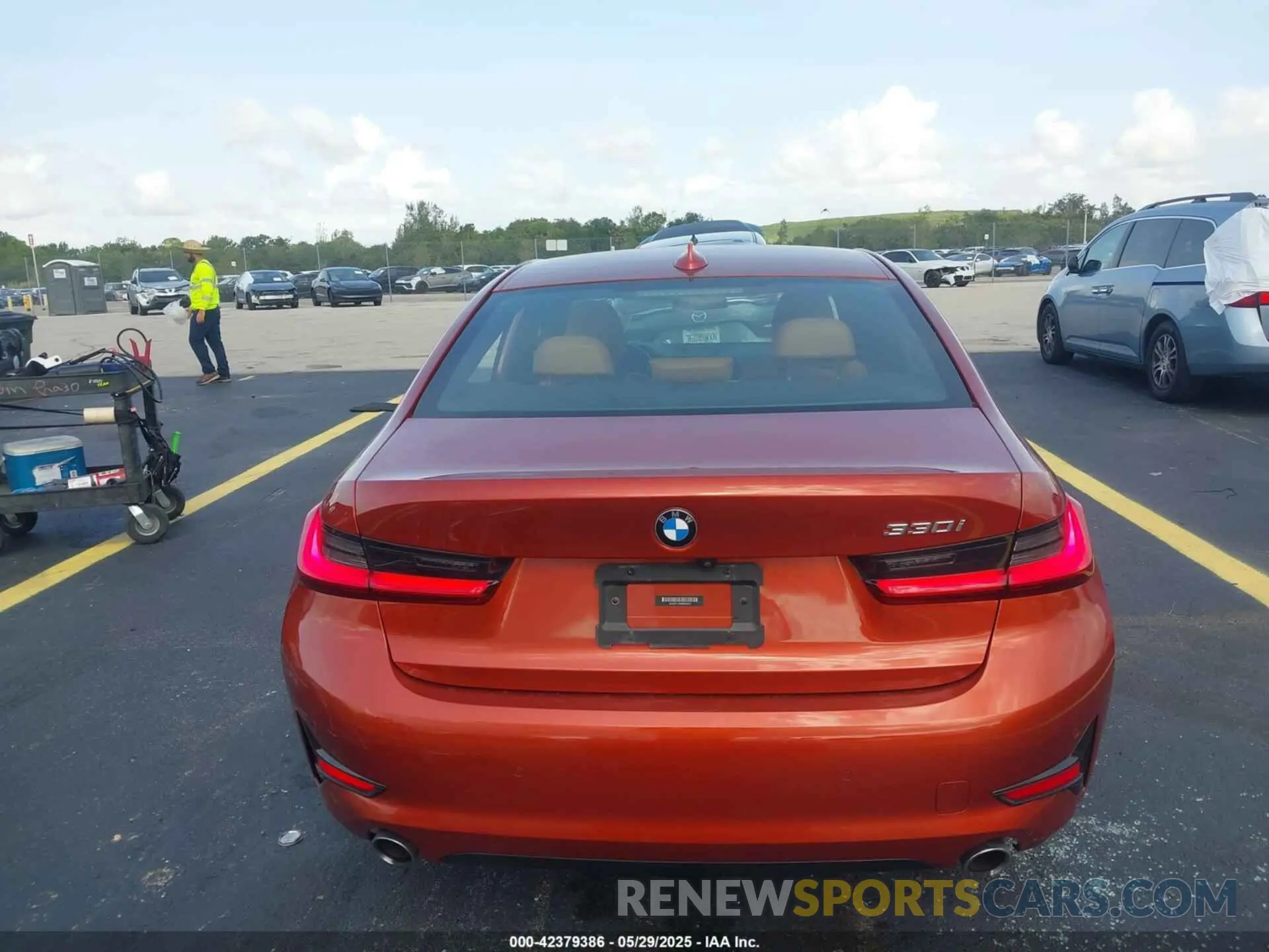 17 Photograph of a damaged car 3MW5R1J04M8B95643 BMW 3 SERIES 2021