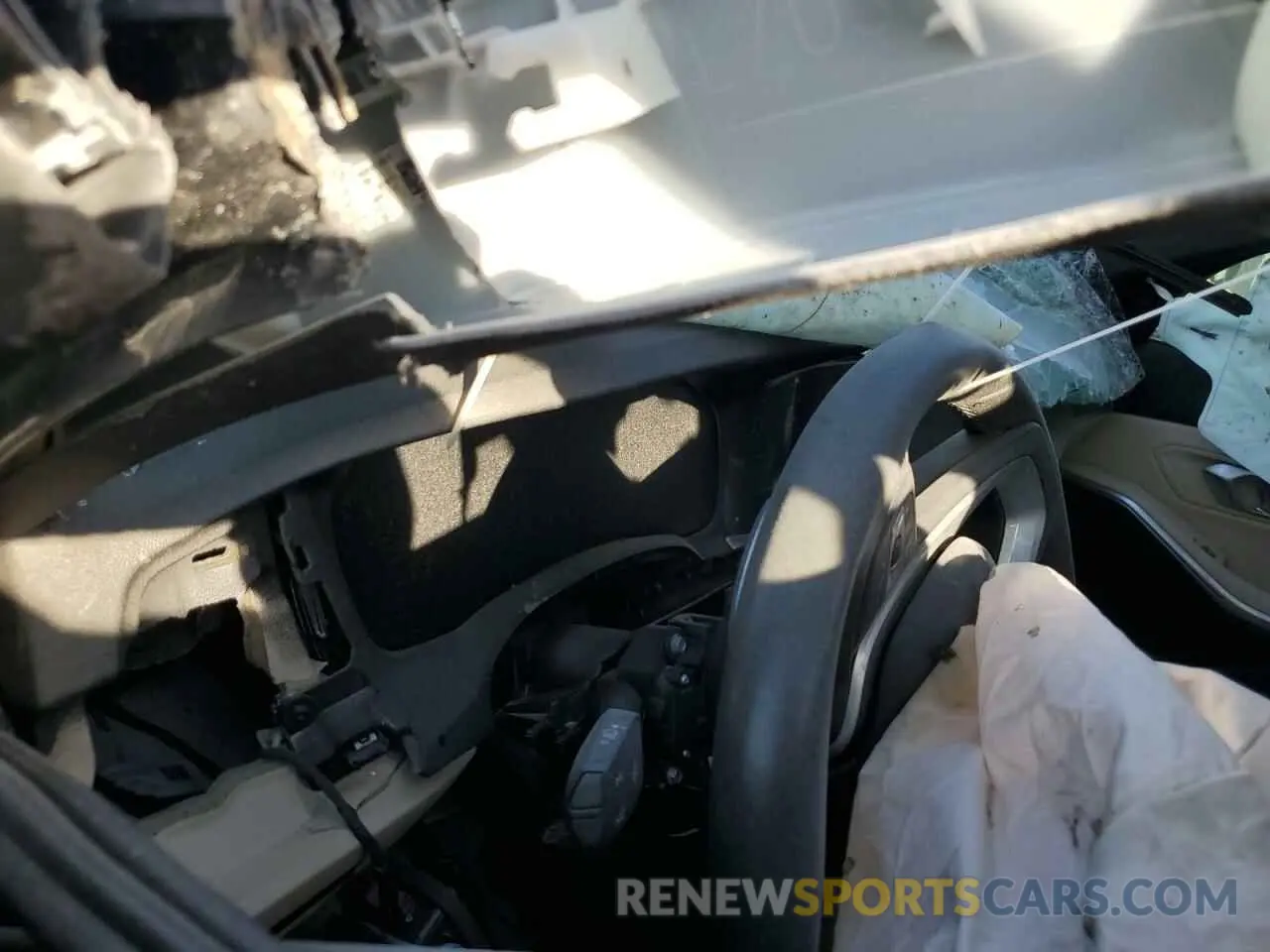 9 Photograph of a damaged car 3MW5R1J05M8C13650 BMW 3 SERIES 2021