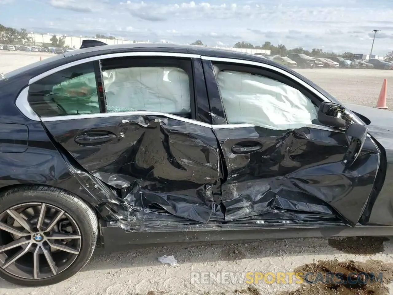 10 Photograph of a damaged car 3MW5R1J06M8B47352 BMW 3 SERIES 2021
