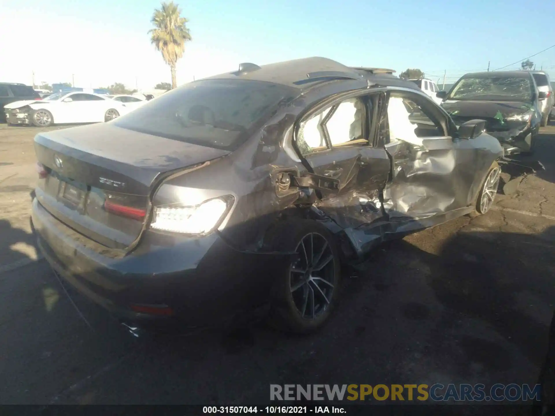 4 Photograph of a damaged car 3MW5R1J06M8C03998 BMW 3 SERIES 2021