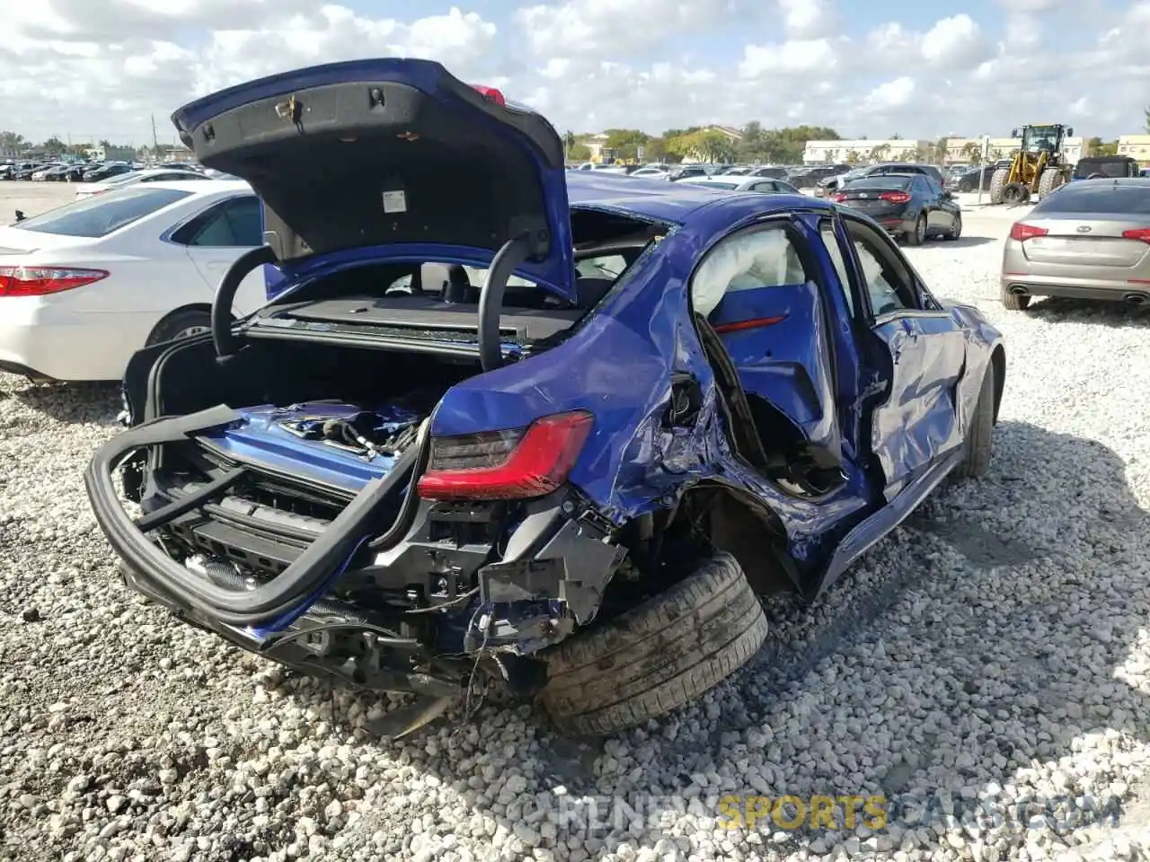 4 Photograph of a damaged car 3MW5R1J06M8C10370 BMW 3 SERIES 2021