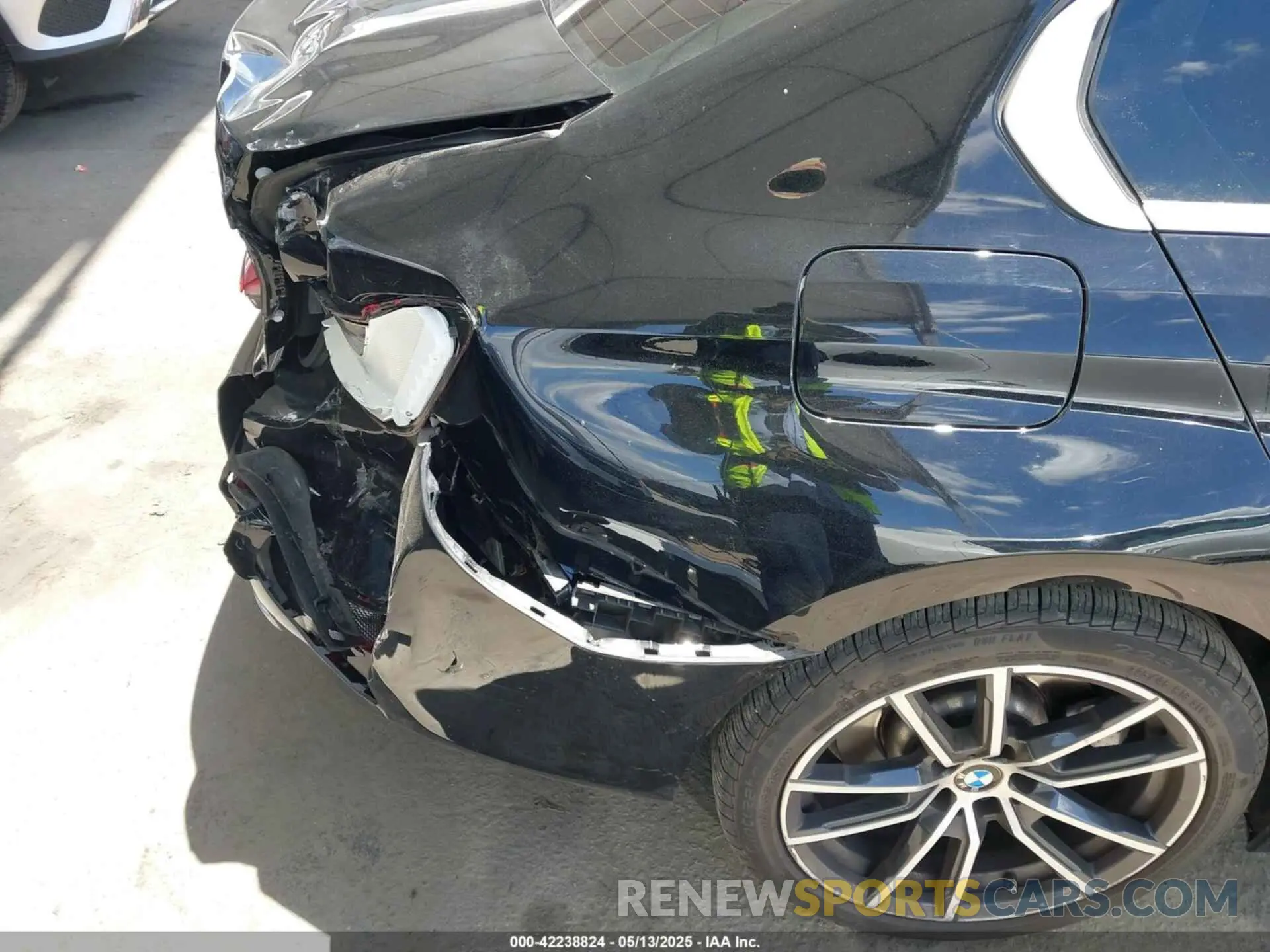 18 Photograph of a damaged car 3MW5R1J07M8B83681 BMW 3 SERIES 2021