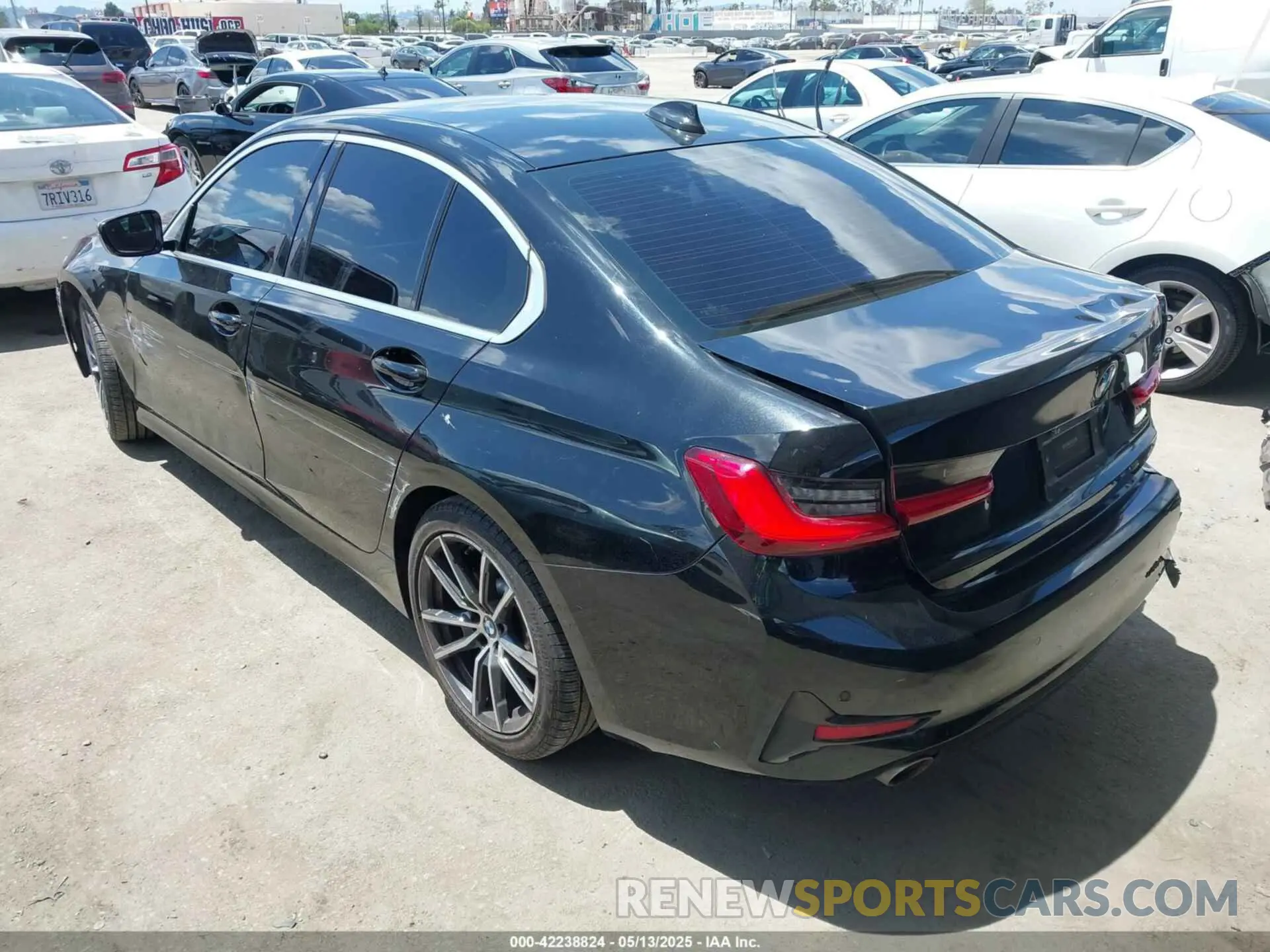 3 Photograph of a damaged car 3MW5R1J07M8B83681 BMW 3 SERIES 2021