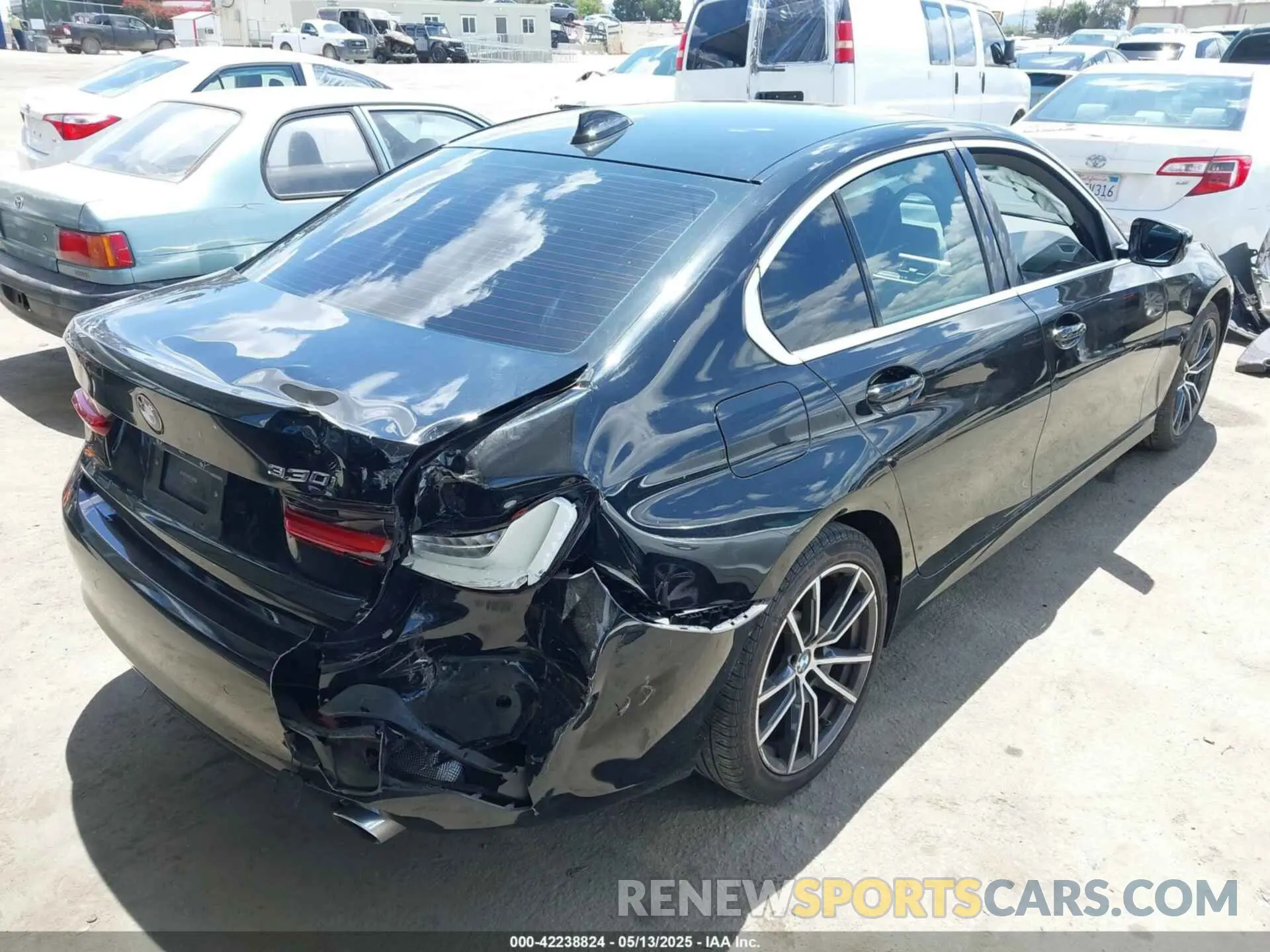4 Photograph of a damaged car 3MW5R1J07M8B83681 BMW 3 SERIES 2021