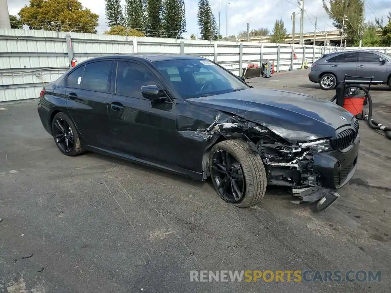 4 Photograph of a damaged car 3MW5R1J07M8B95975 BMW 3 SERIES 2021