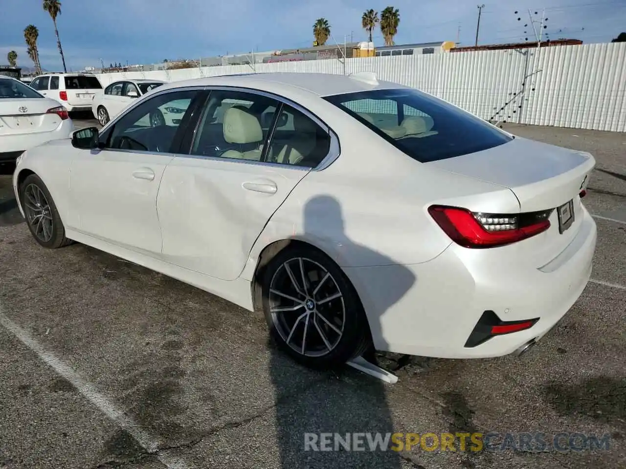 2 Photograph of a damaged car 3MW5R1J08M8C07003 BMW 3 SERIES 2021