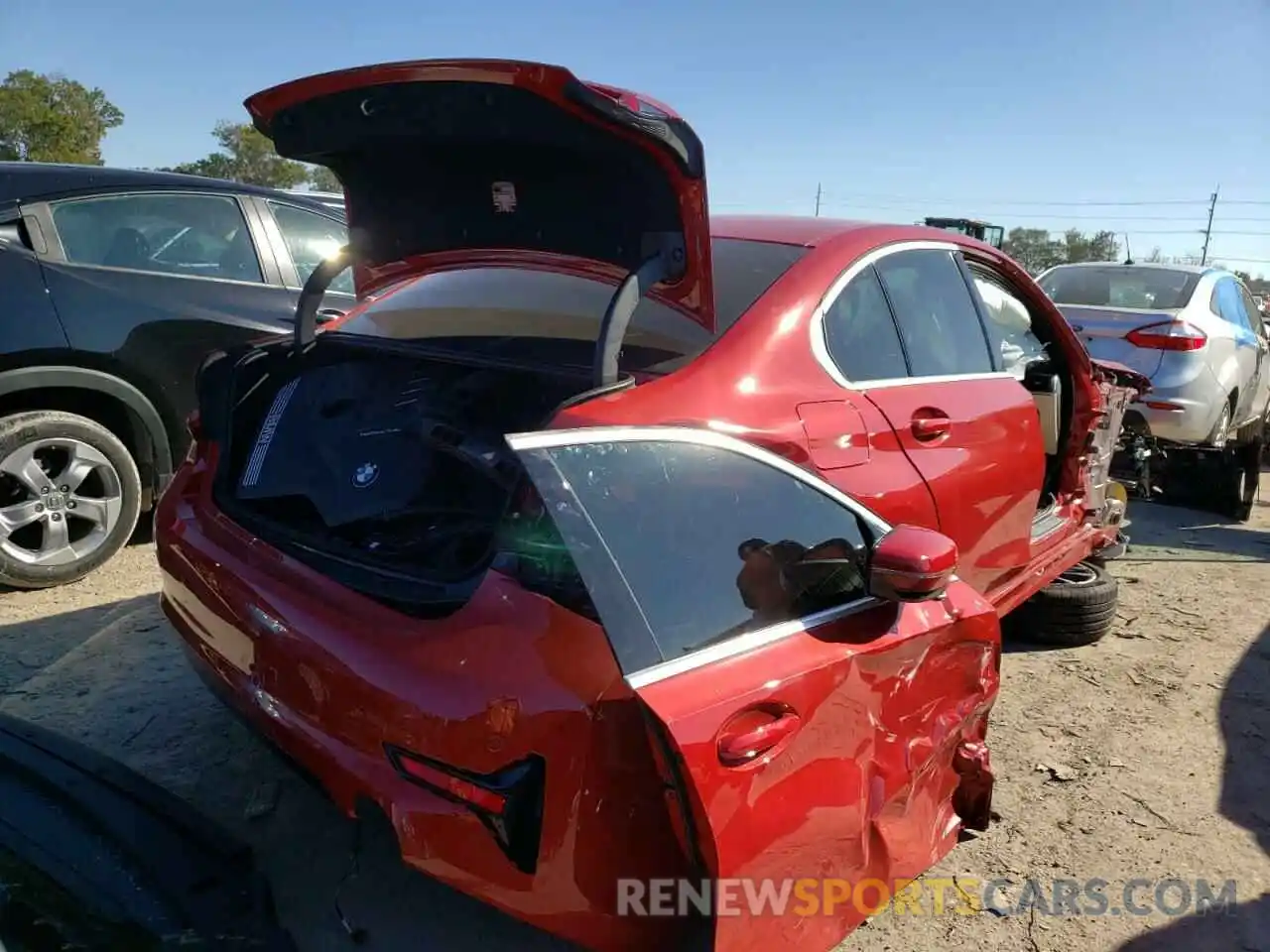 4 Photograph of a damaged car 3MW5R1J08M8C10922 BMW 3 SERIES 2021