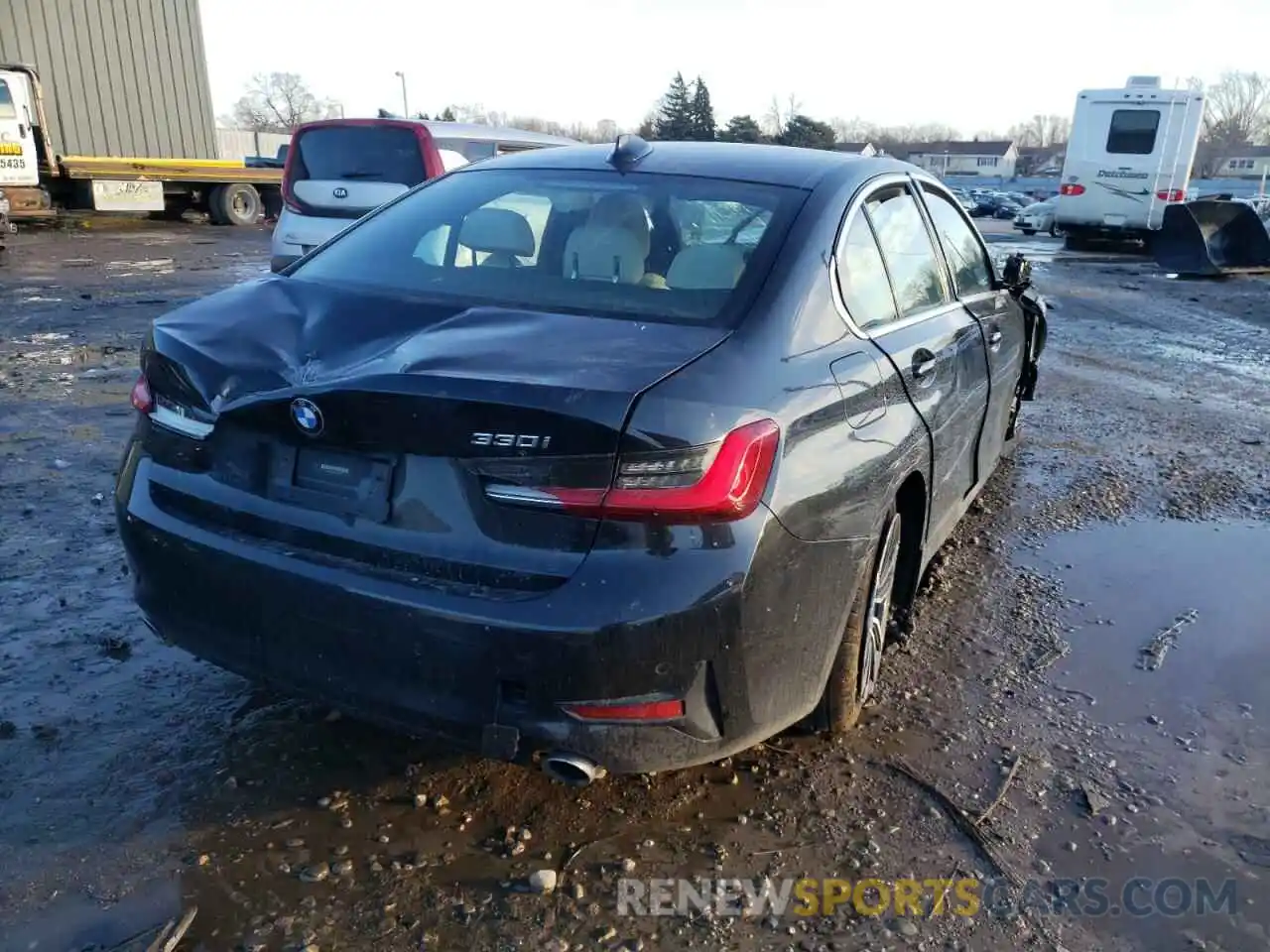 4 Photograph of a damaged car 3MW5R1J09M8C18317 BMW 3 SERIES 2021