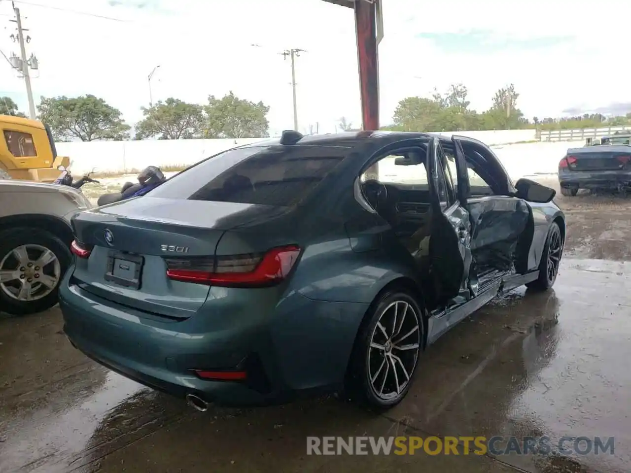 4 Photograph of a damaged car 3MW5R1J0XM8B82721 BMW 3 SERIES 2021