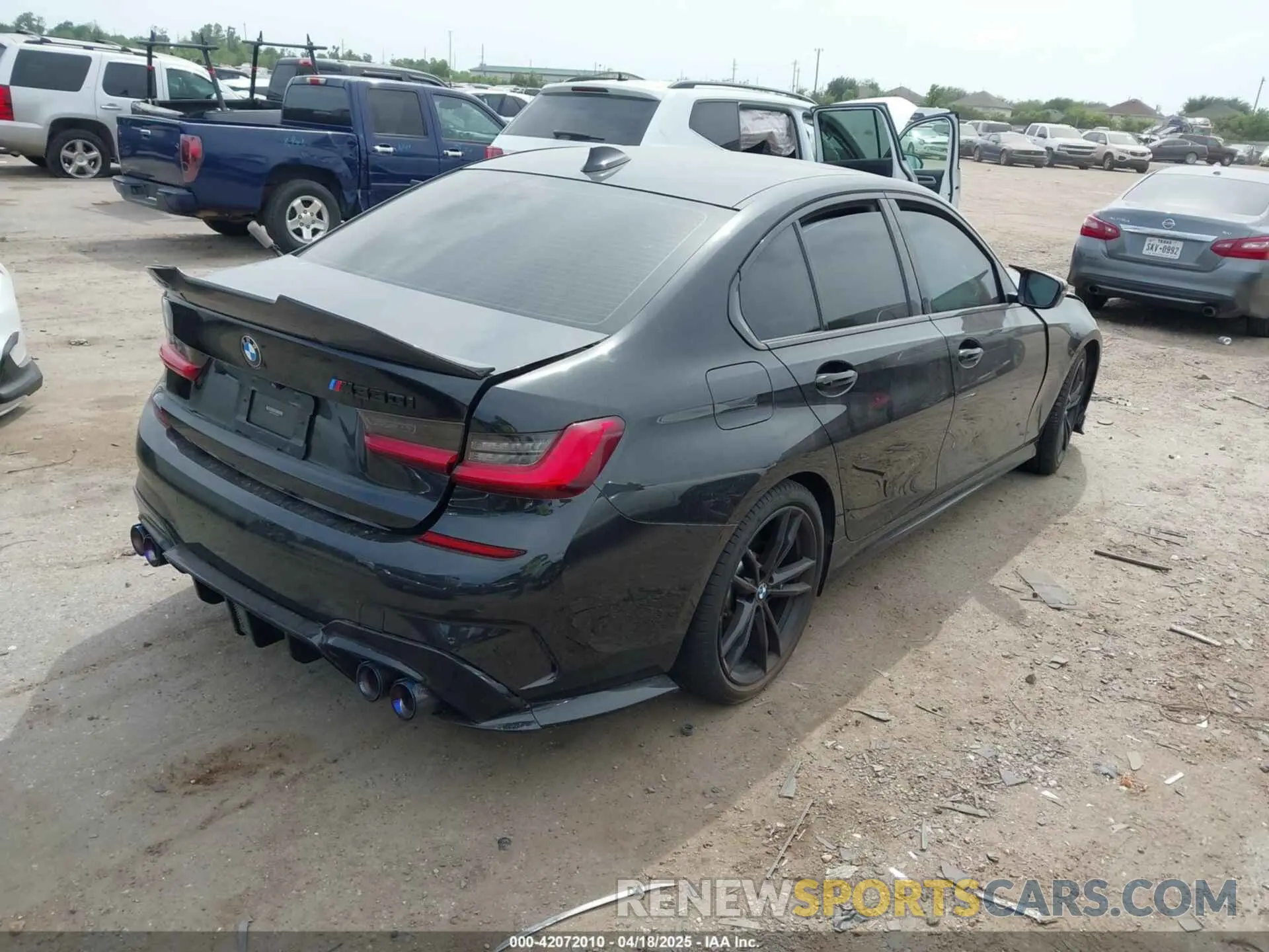 4 Photograph of a damaged car 3MW5R1J0XM8C03115 BMW 3 SERIES 2021