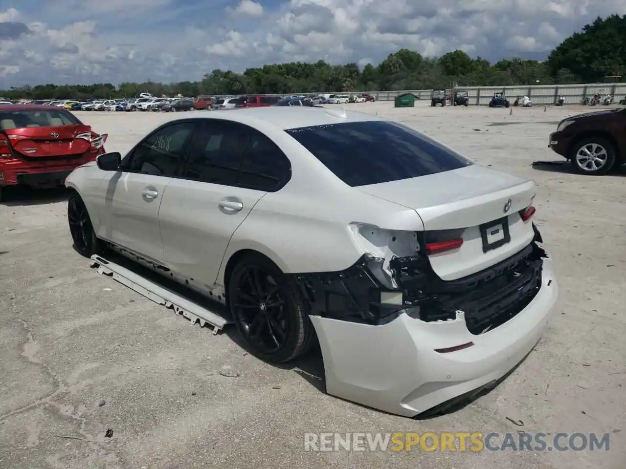 3 Photograph of a damaged car 3MW5R1J0XM8C13837 BMW 3 SERIES 2021