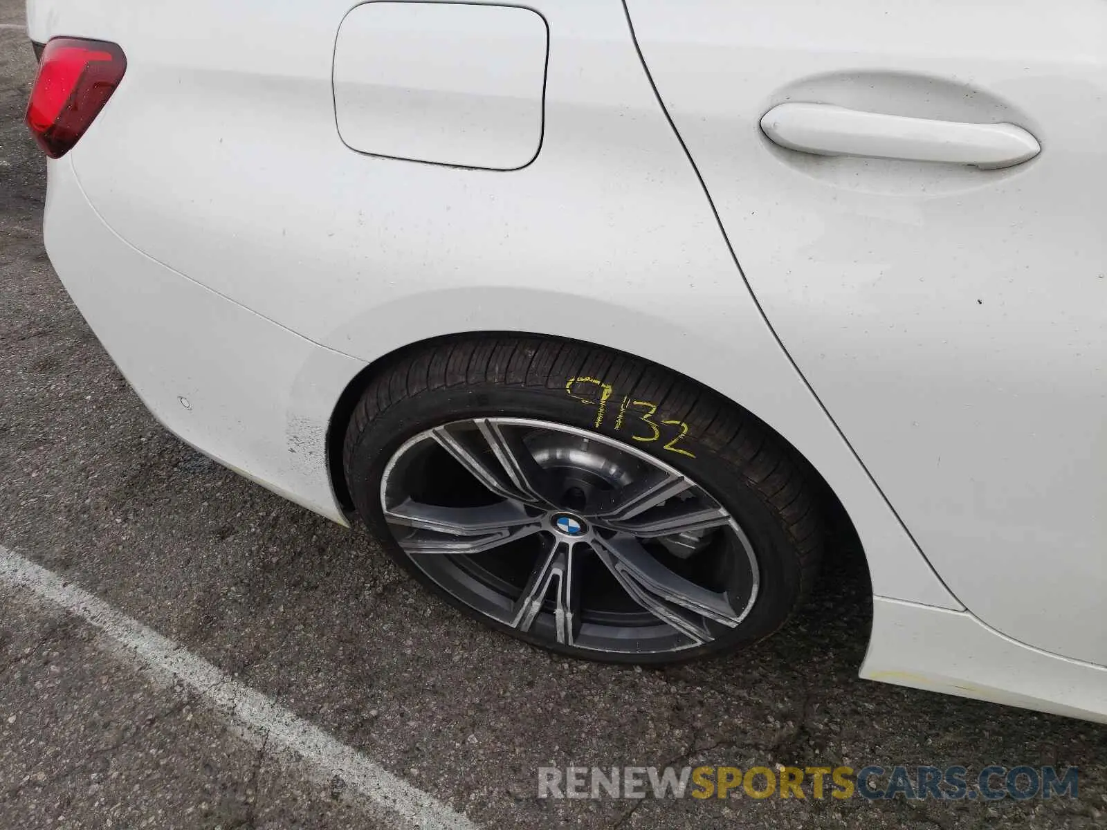9 Photograph of a damaged car 3MW5R7J03M8C02570 BMW 3 SERIES 2021