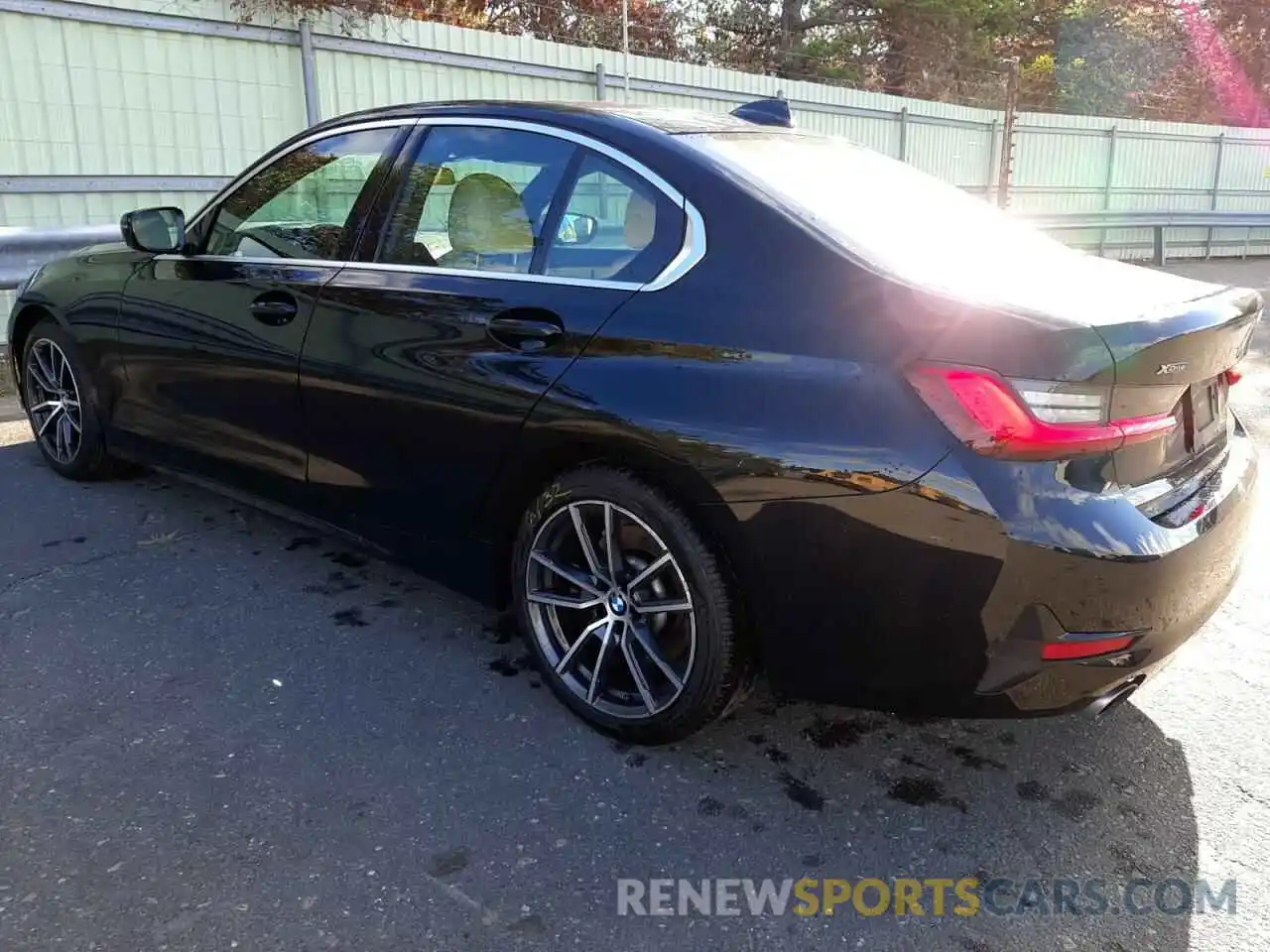 2 Photograph of a damaged car 3MW5R7J04M8B81776 BMW 3 SERIES 2021