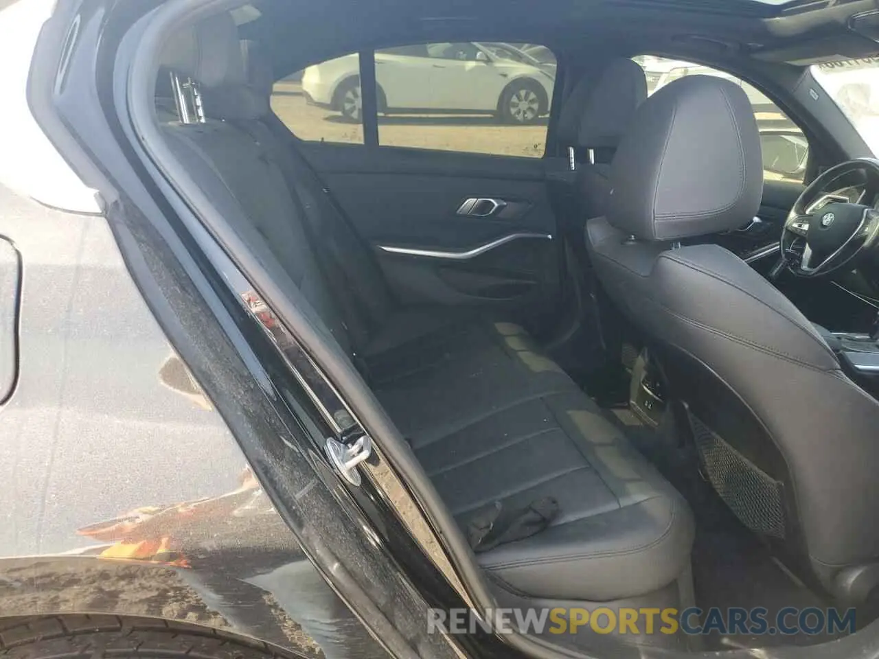 10 Photograph of a damaged car 3MW5R7J05M8B70012 BMW 3 SERIES 2021