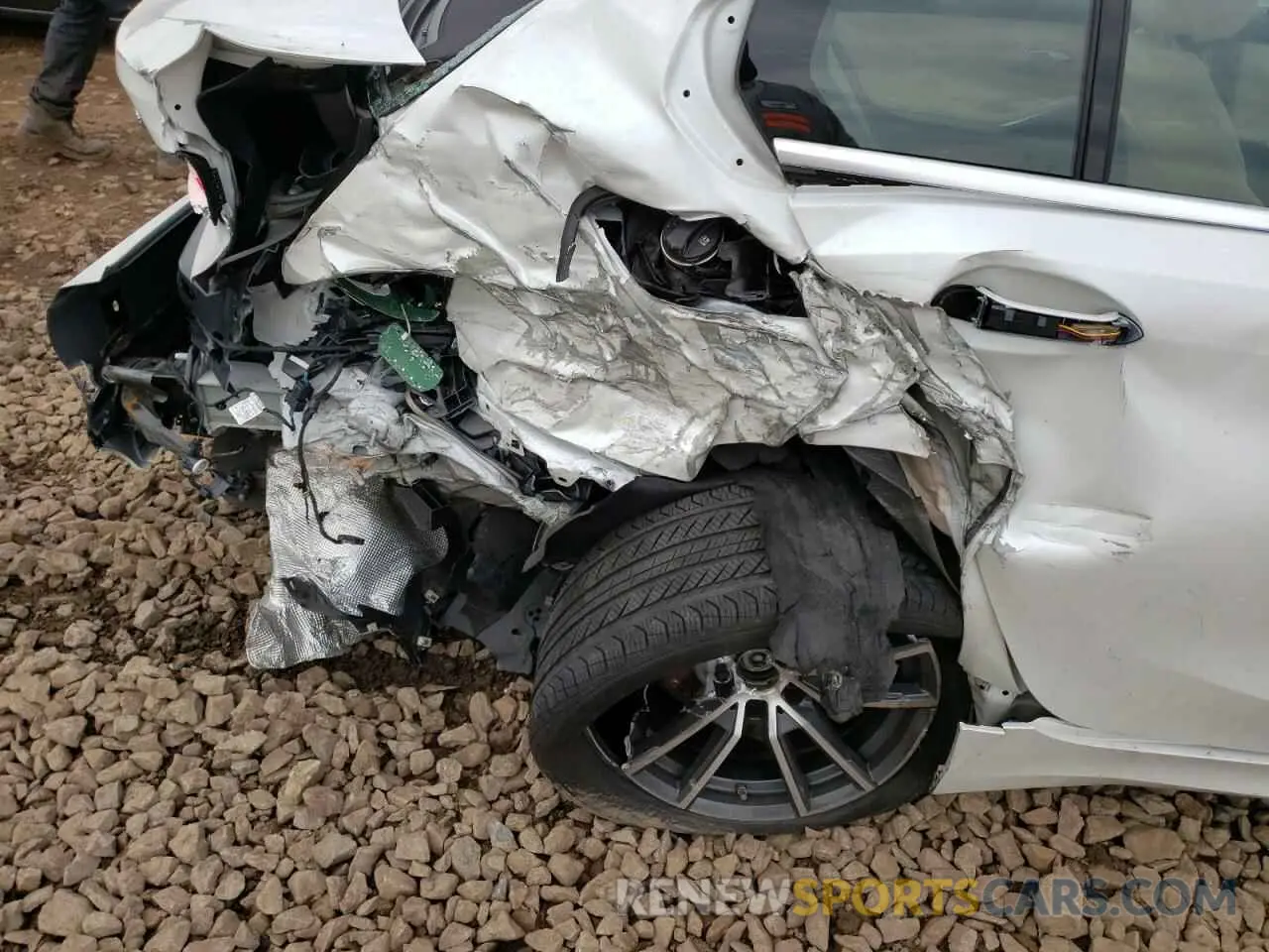 9 Photograph of a damaged car 3MW5R7J07M8C07822 BMW 3 SERIES 2021