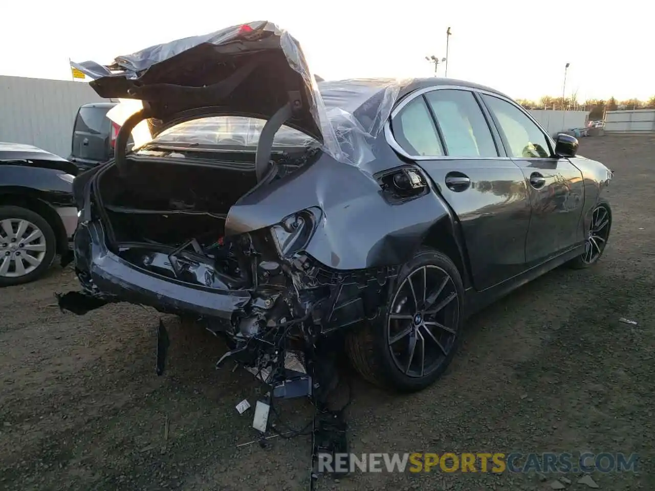 4 Photograph of a damaged car 3MW5R7J08M8B92747 BMW 3 SERIES 2021