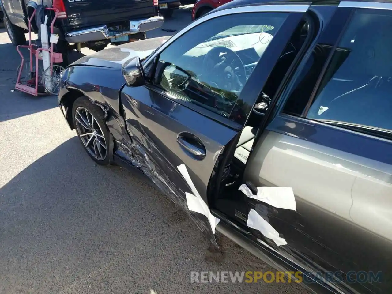 9 Photograph of a damaged car 3MW5R7J09M8B64519 BMW 3 SERIES 2021