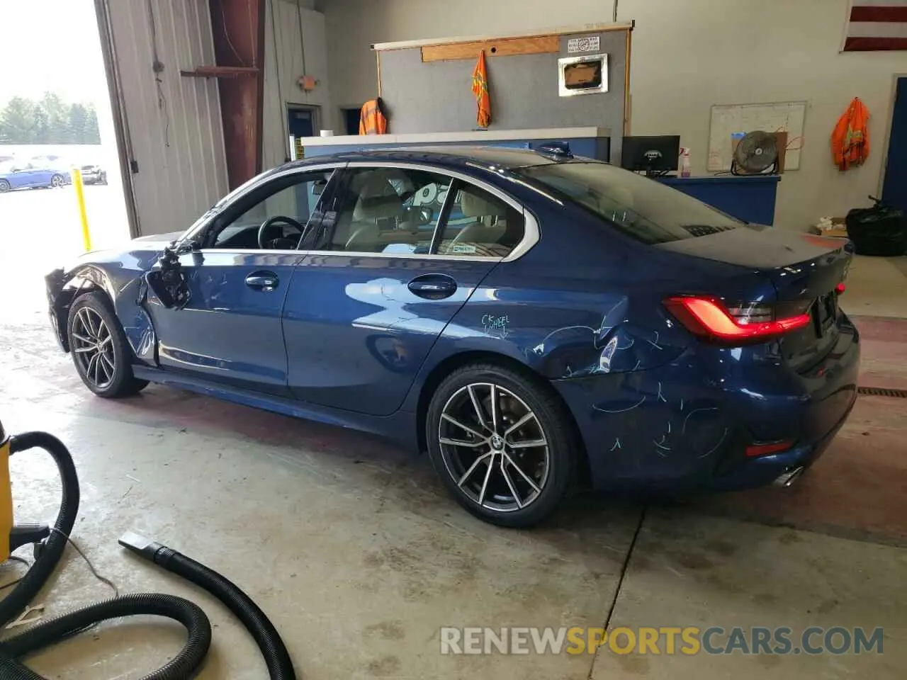 2 Photograph of a damaged car 3MW5R7J09M8B74015 BMW 3 SERIES 2021