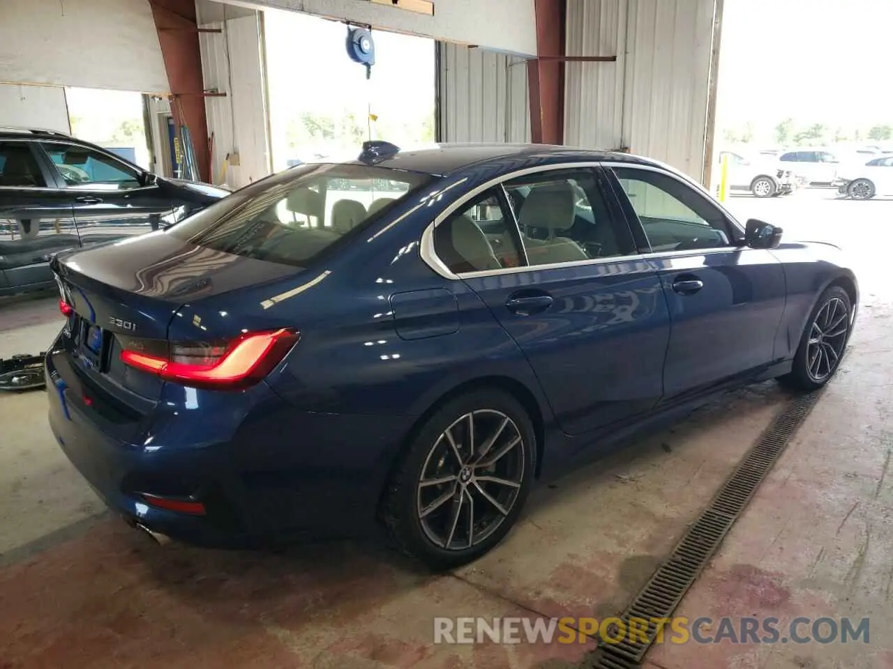 3 Photograph of a damaged car 3MW5R7J09M8B74015 BMW 3 SERIES 2021
