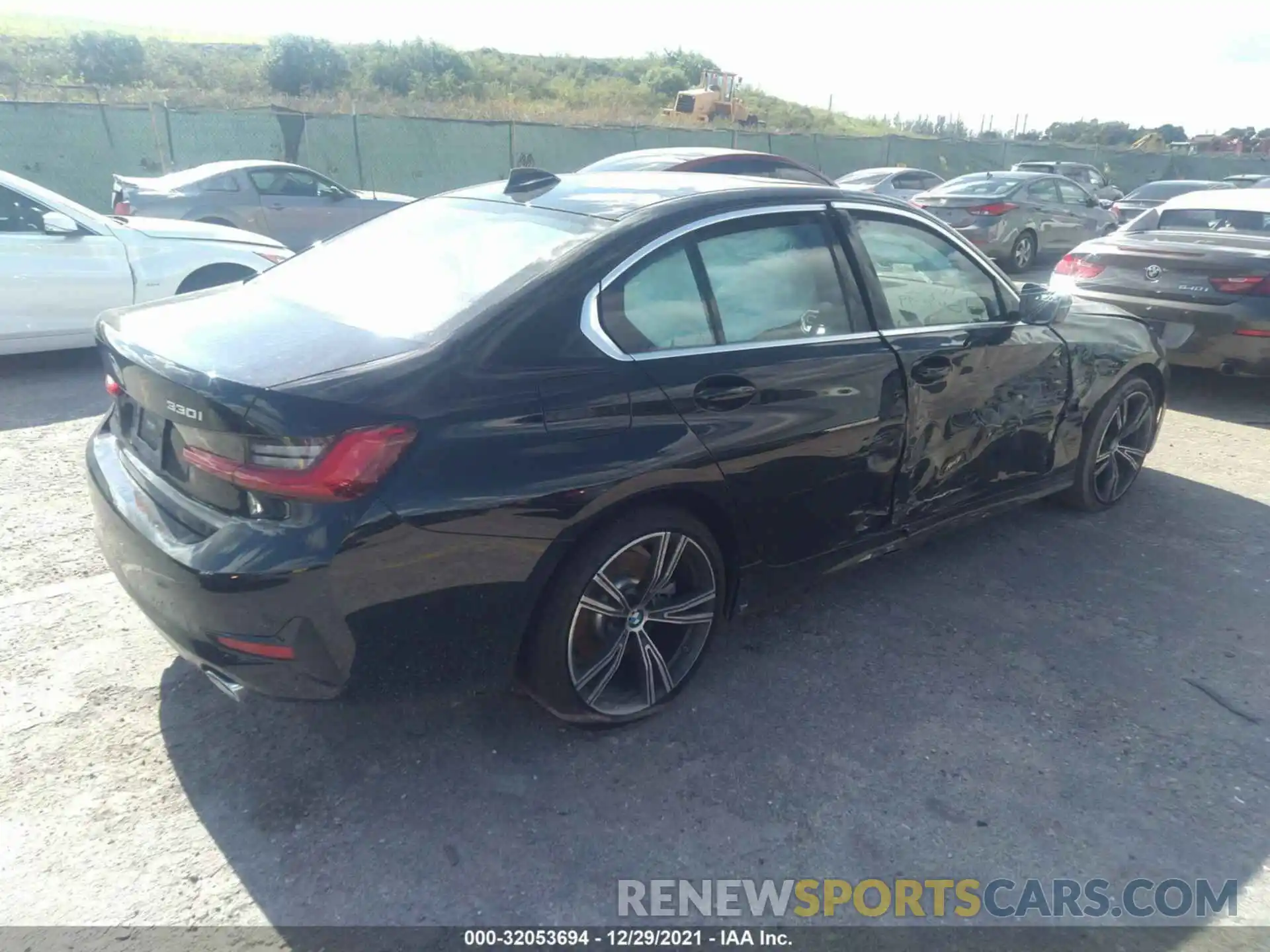 4 Photograph of a damaged car 3MW5R7J0XM8B67008 BMW 3 SERIES 2021